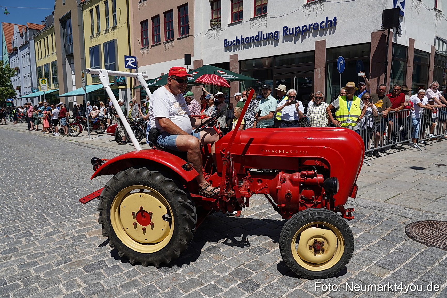 Oldtimertreffen Neumarkt Start der Ausfahrt 2023 0028