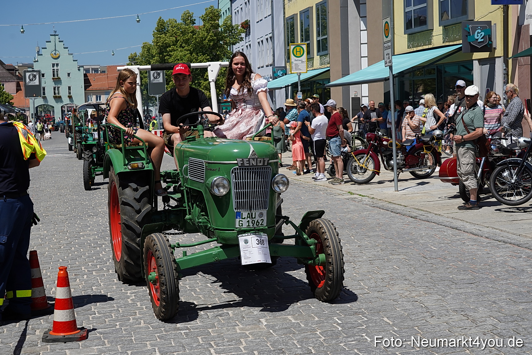 Oldtimertreffen Neumarkt Start der Ausfahrt 2023 0032