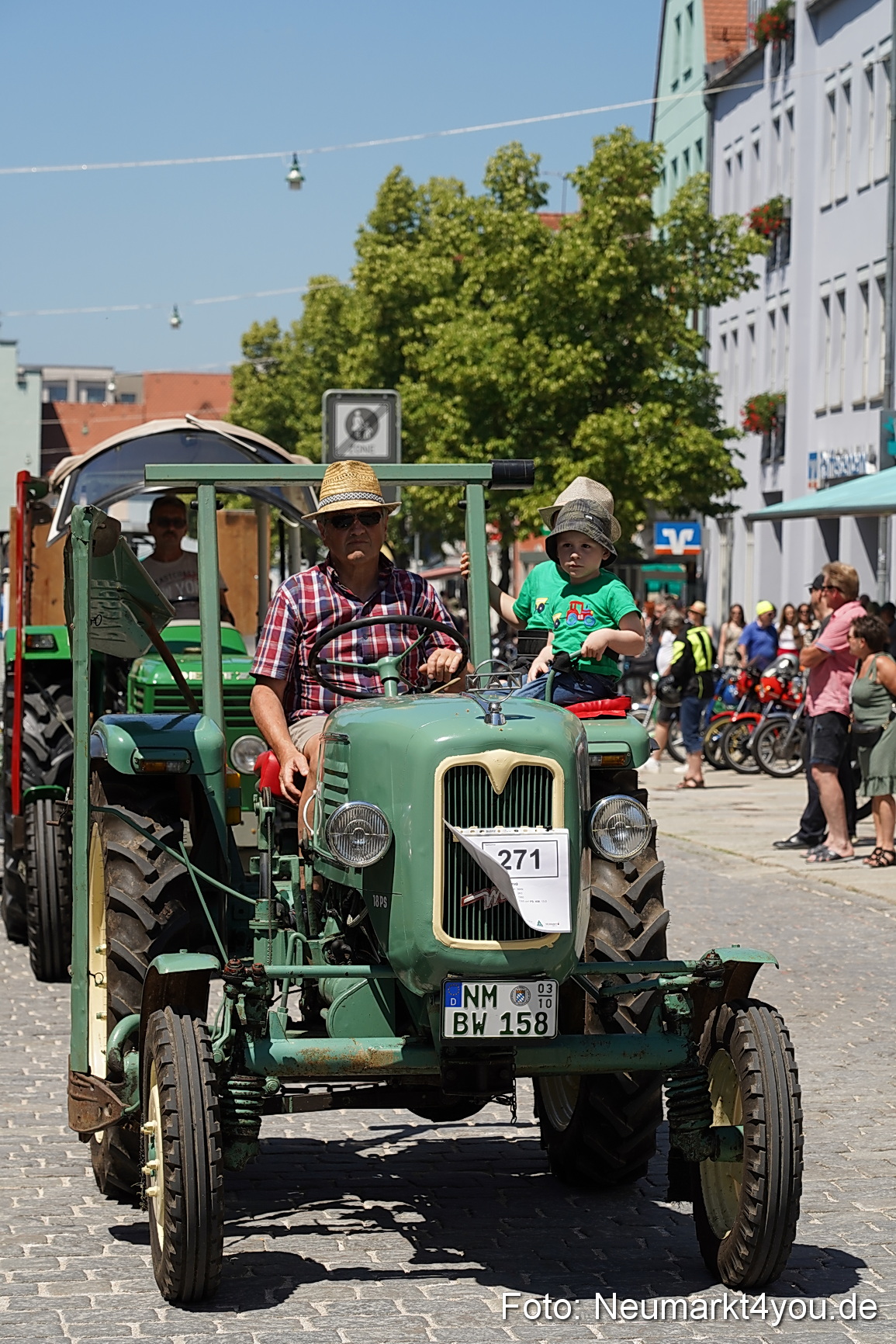 Oldtimertreffen Neumarkt Start der Ausfahrt 2023 0035