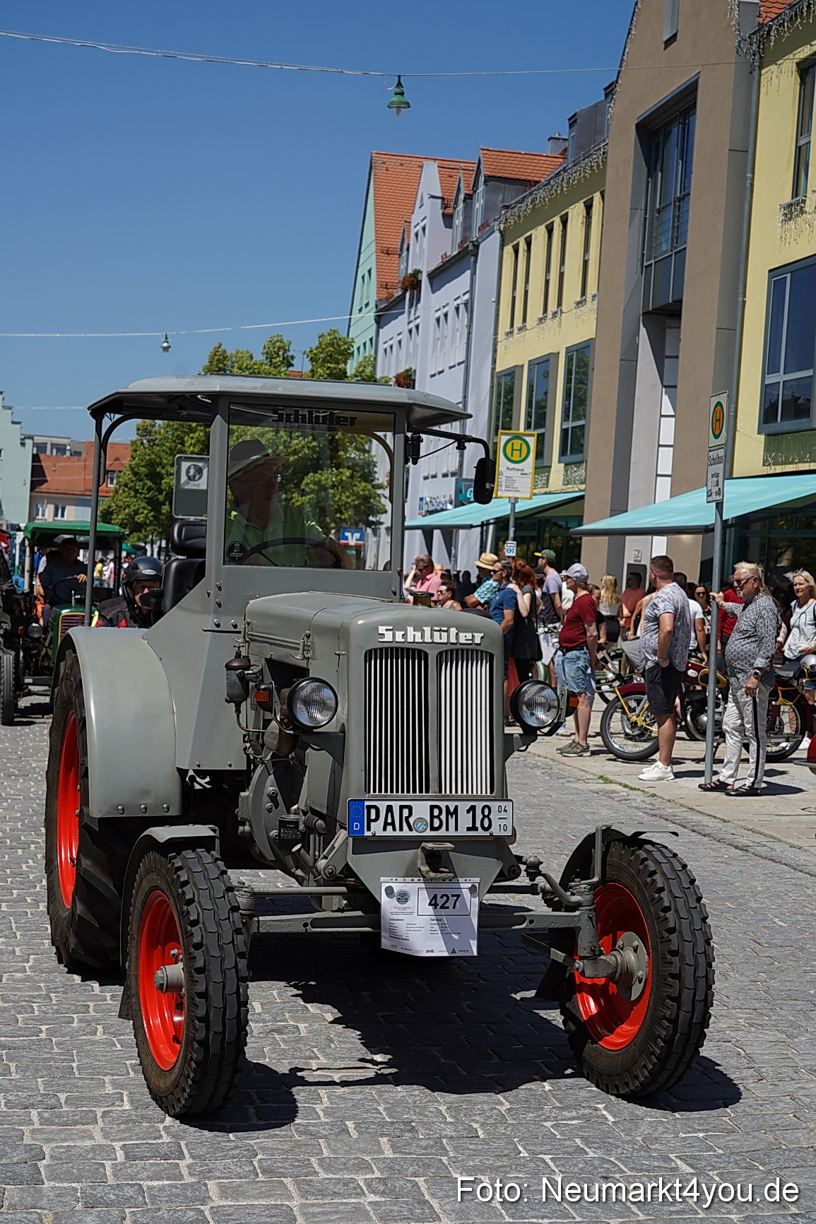 Oldtimertreffen Neumarkt Start der Ausfahrt 2023 0036