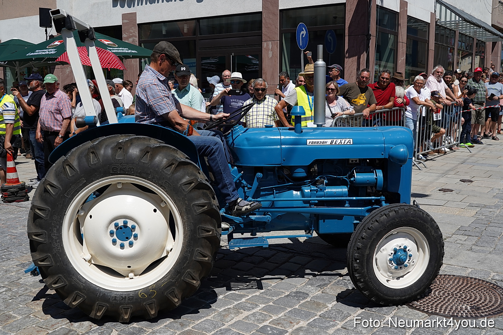 Oldtimertreffen Neumarkt Start der Ausfahrt 2023 0038