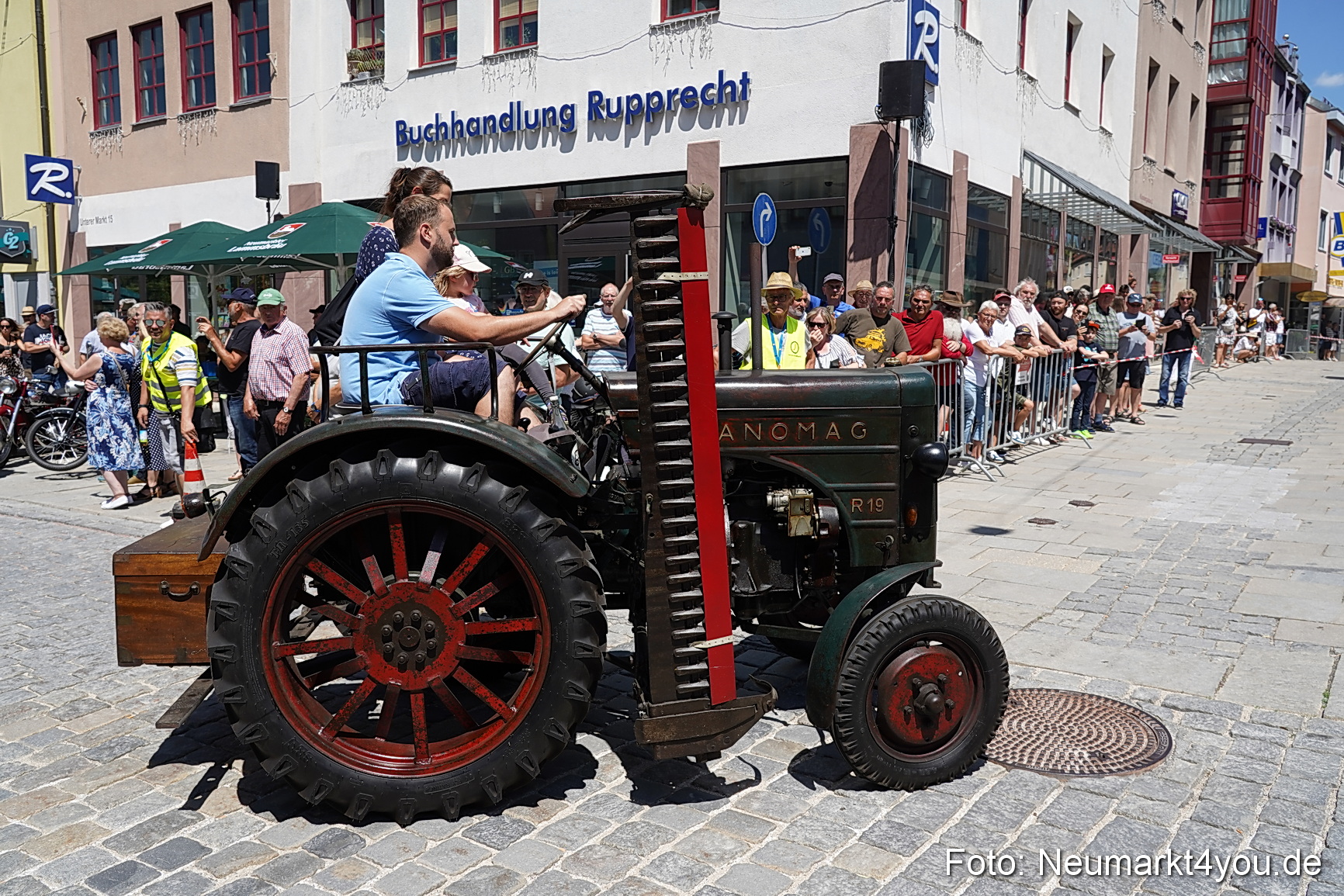 Oldtimertreffen Neumarkt Start der Ausfahrt 2023 0039