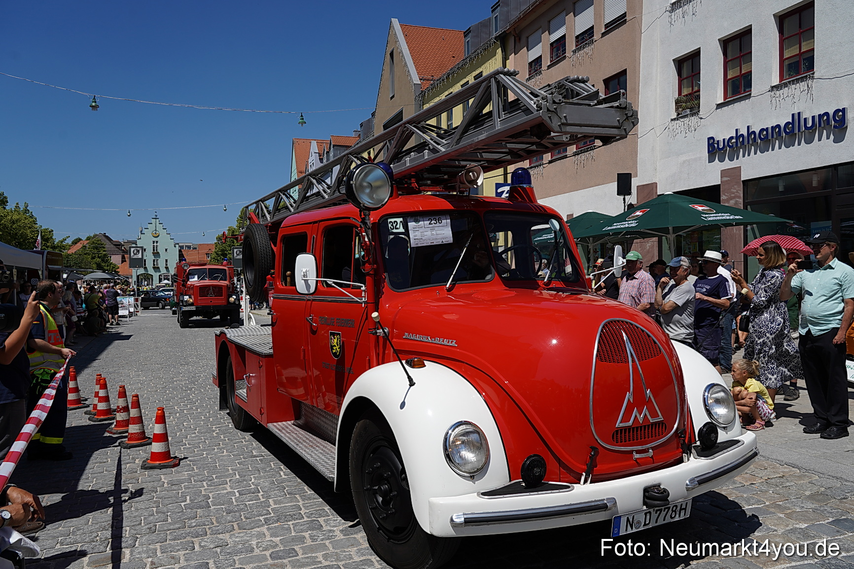 Oldtimertreffen Neumarkt Start der Ausfahrt 2023 0044