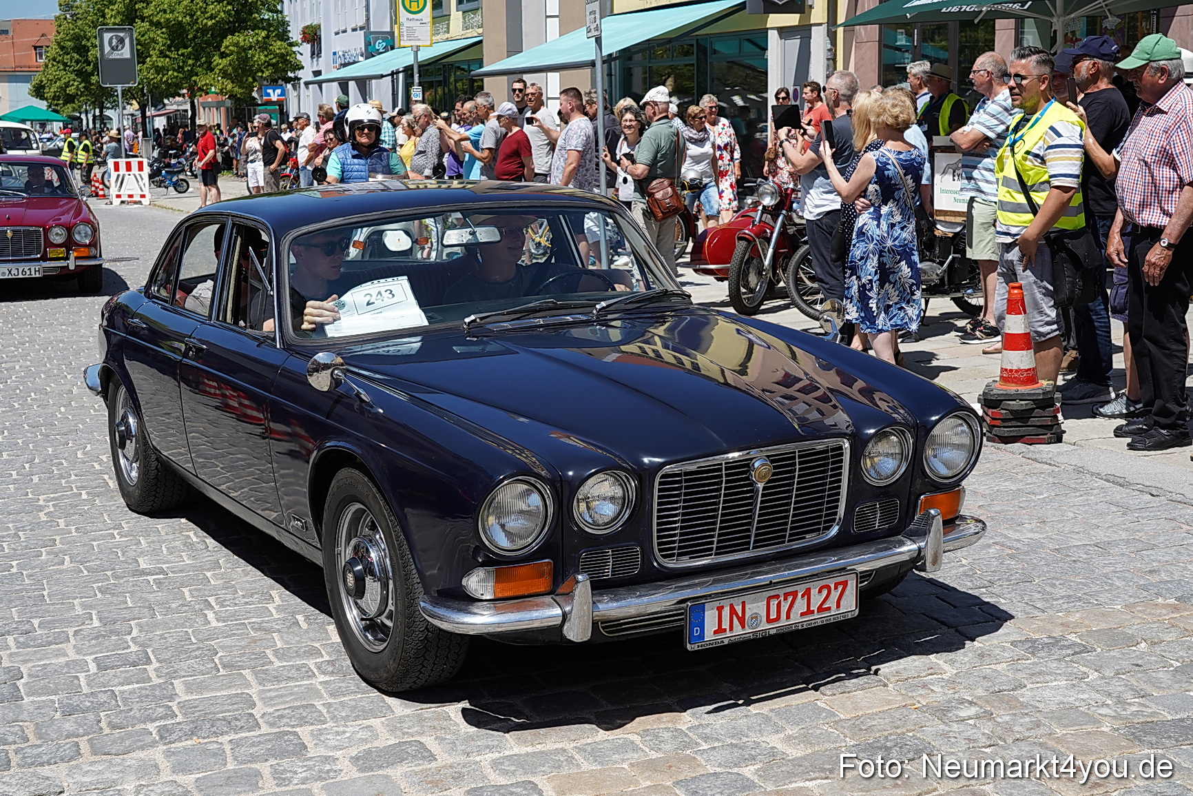 Oldtimertreffen Neumarkt Start der Ausfahrt 2023 0050