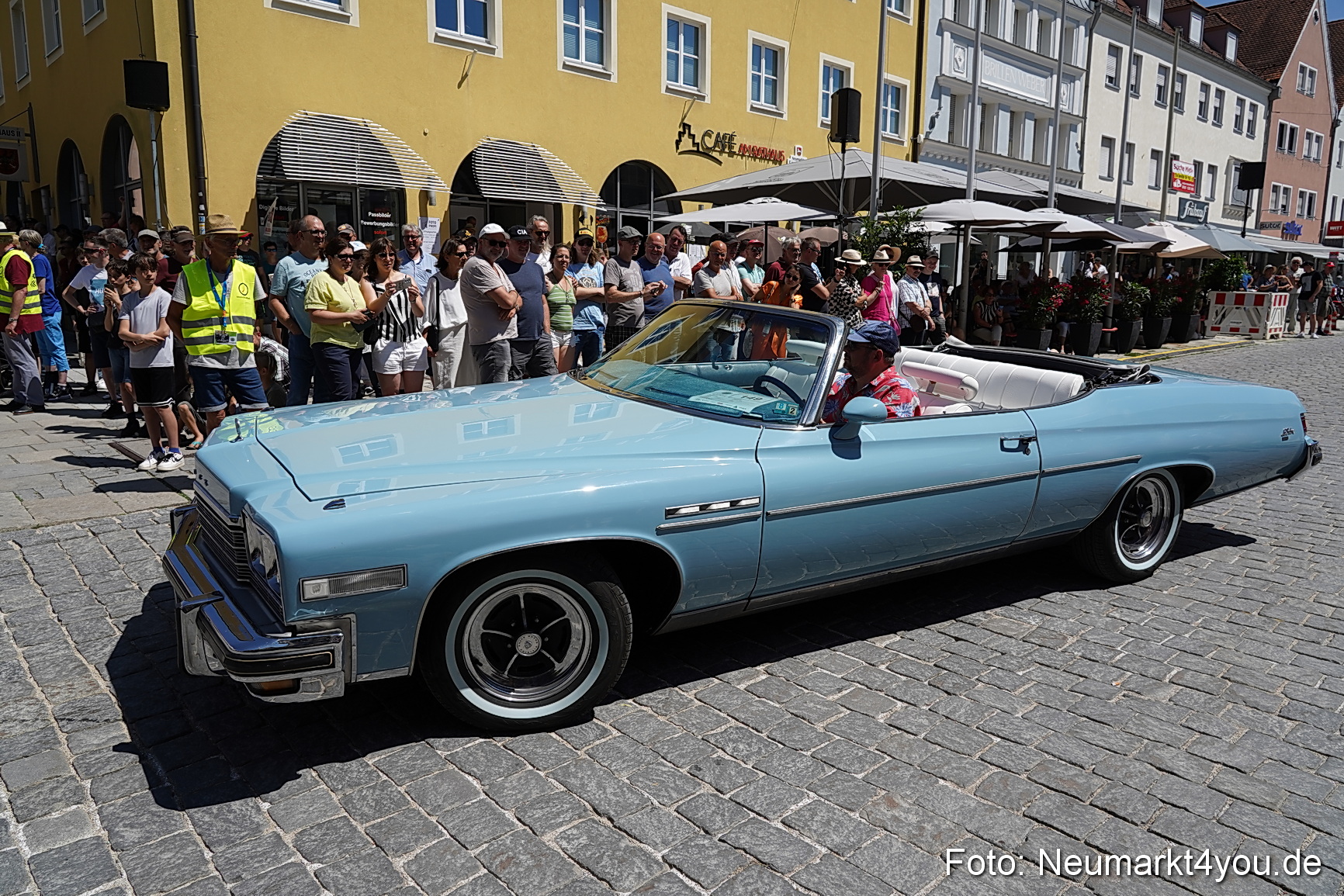 Oldtimertreffen Neumarkt Start der Ausfahrt 2023 0099
