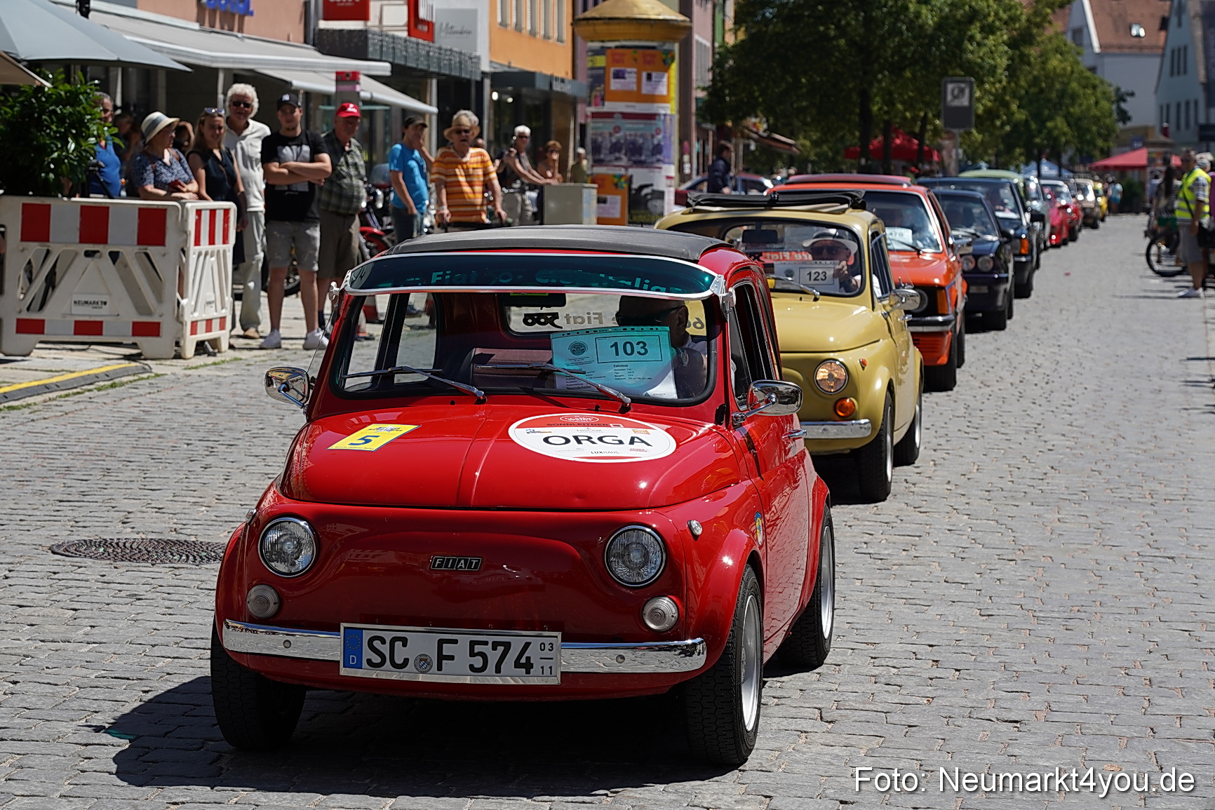 Oldtimertreffen Neumarkt Start der Ausfahrt 2023 0102