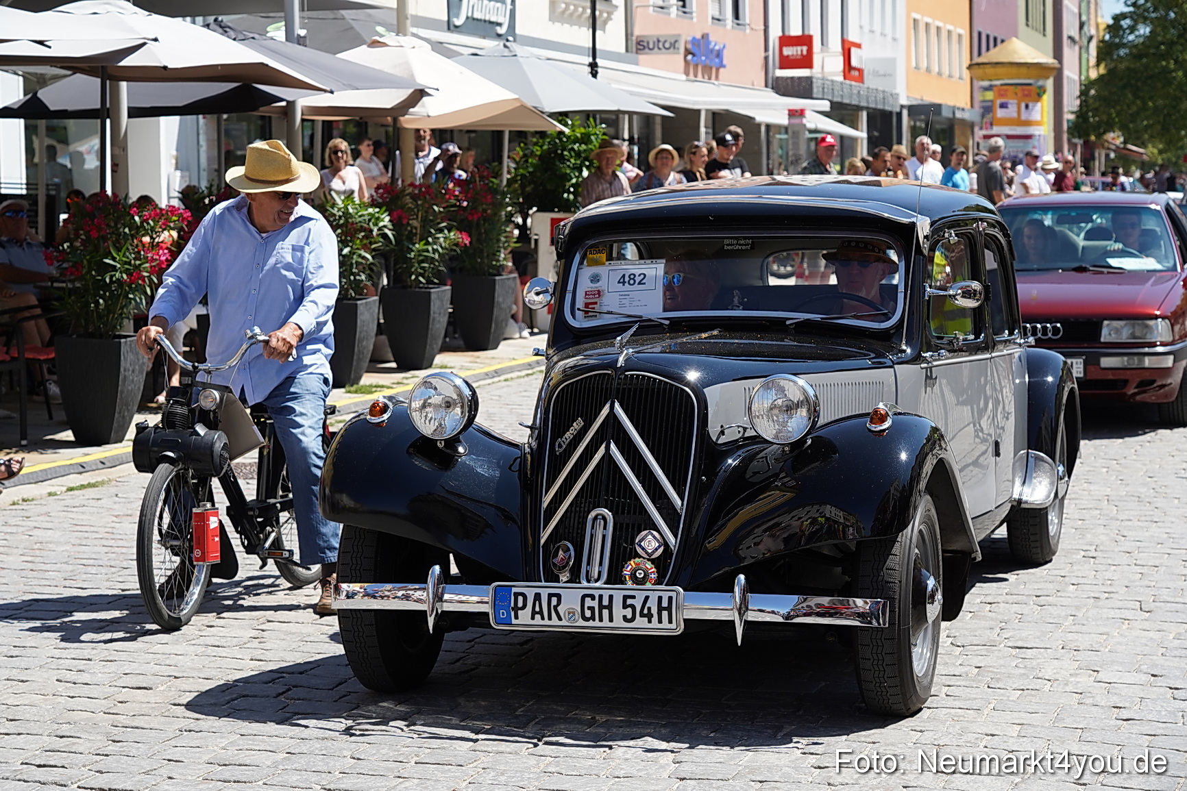 Oldtimertreffen Neumarkt Start der Ausfahrt 2023 0116