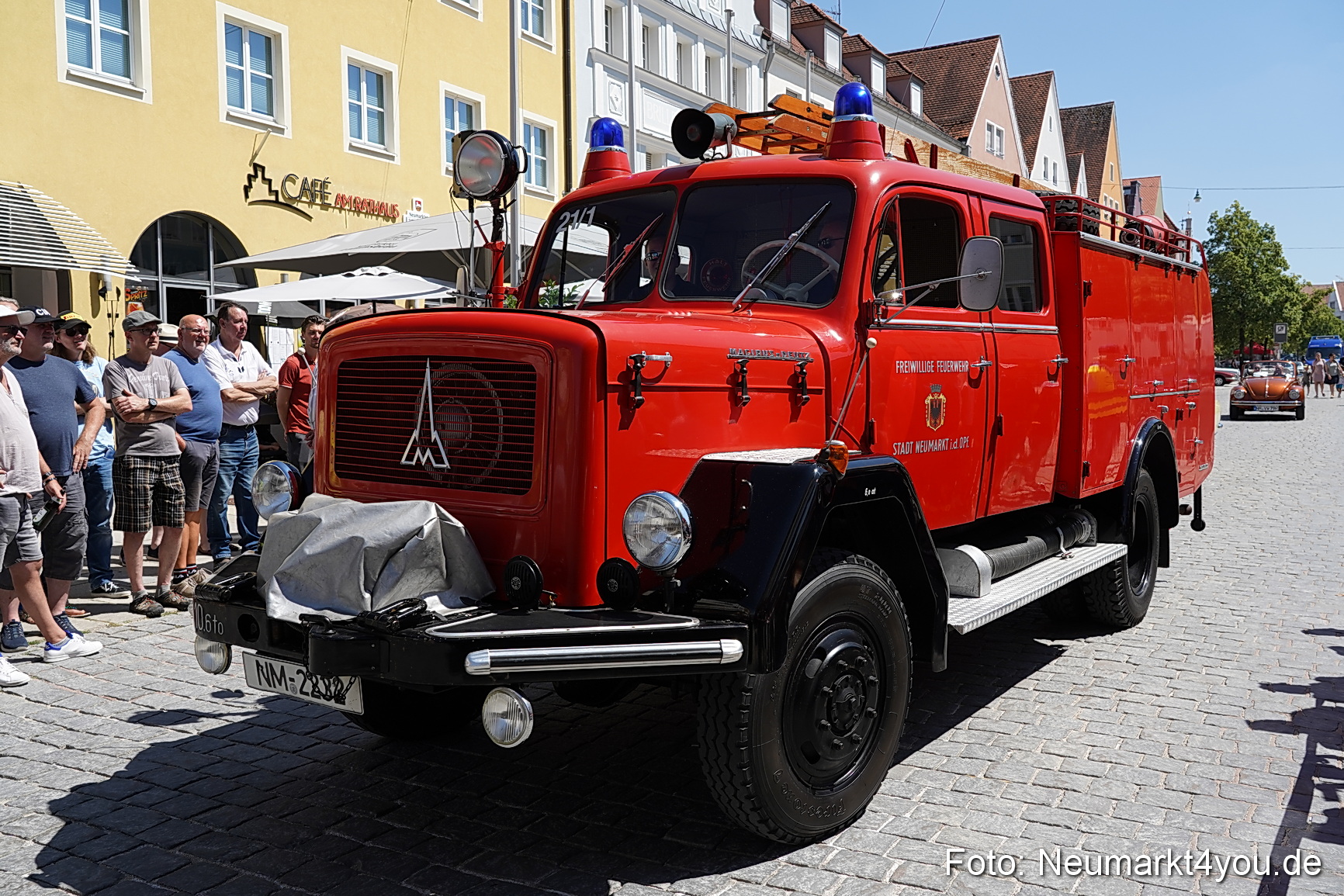 Oldtimertreffen Neumarkt Start der Ausfahrt 2023 0120