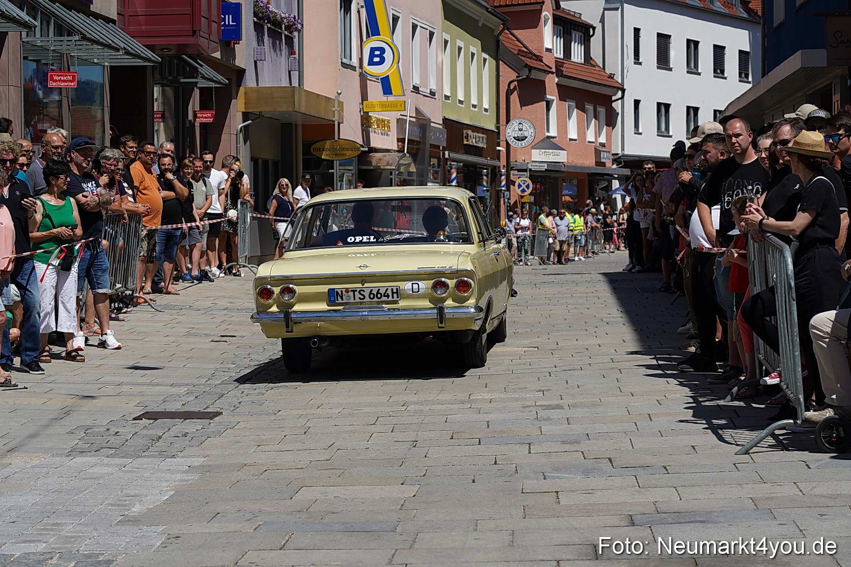Oldtimertreffen Neumarkt Start der Ausfahrt 2023 0121