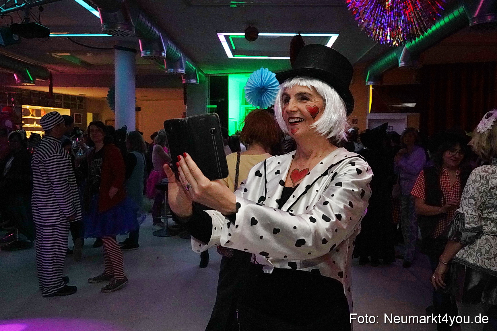 Weiberfasching Neumarkt 2023 0035