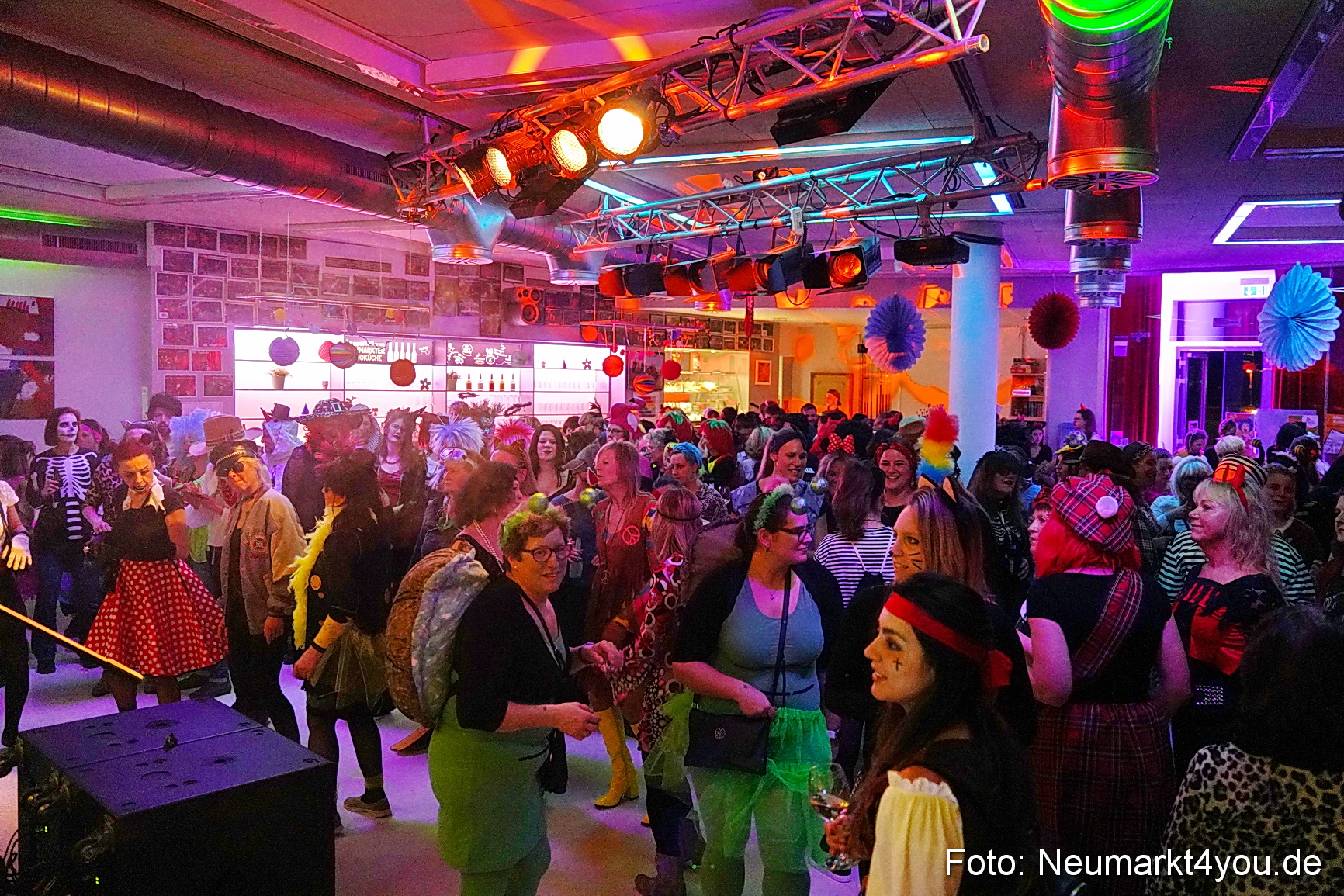 Weiberfasching Neumarkt 2023 0066