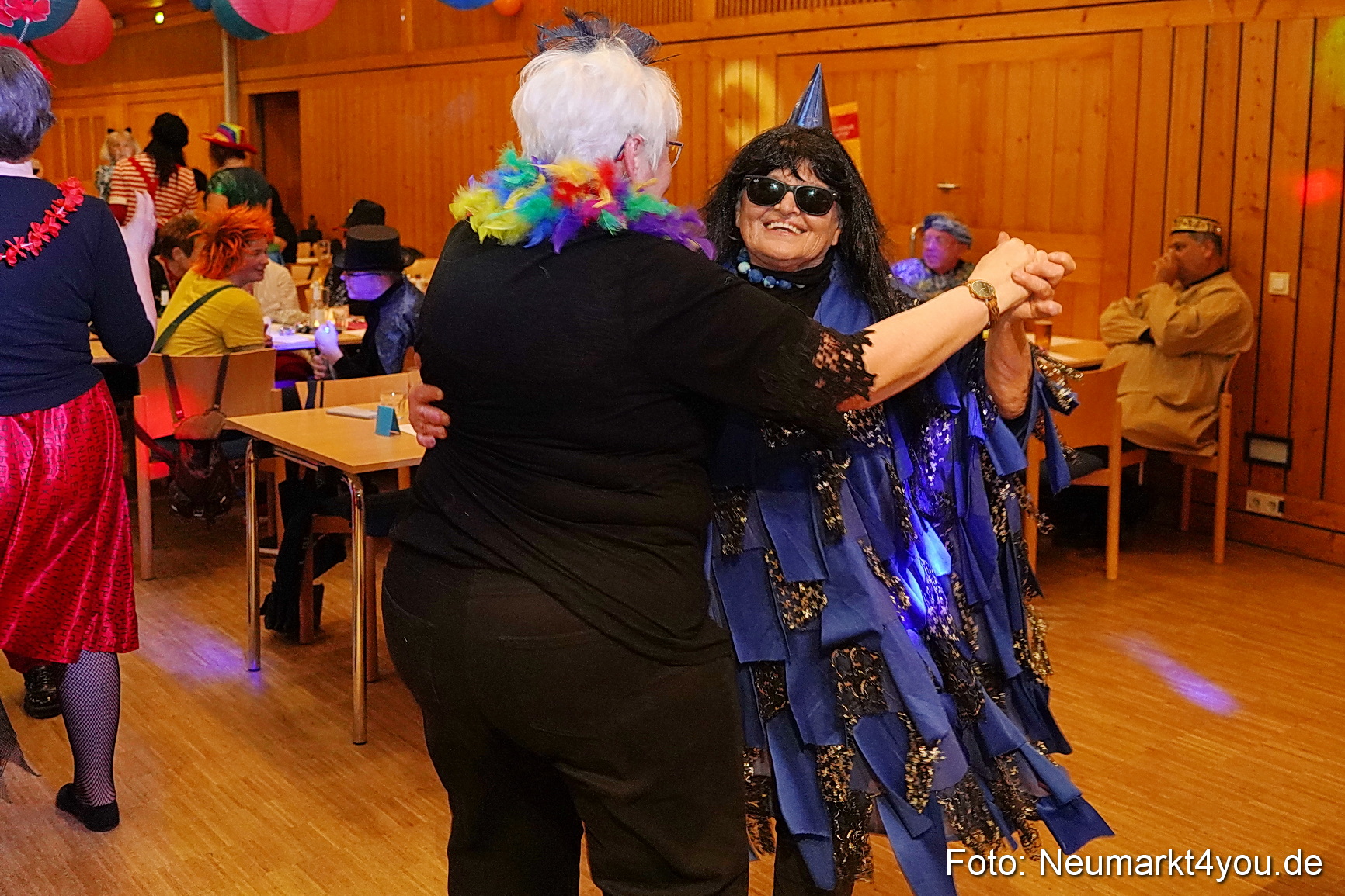 Weiberfasching Neumarkt 2023 0096