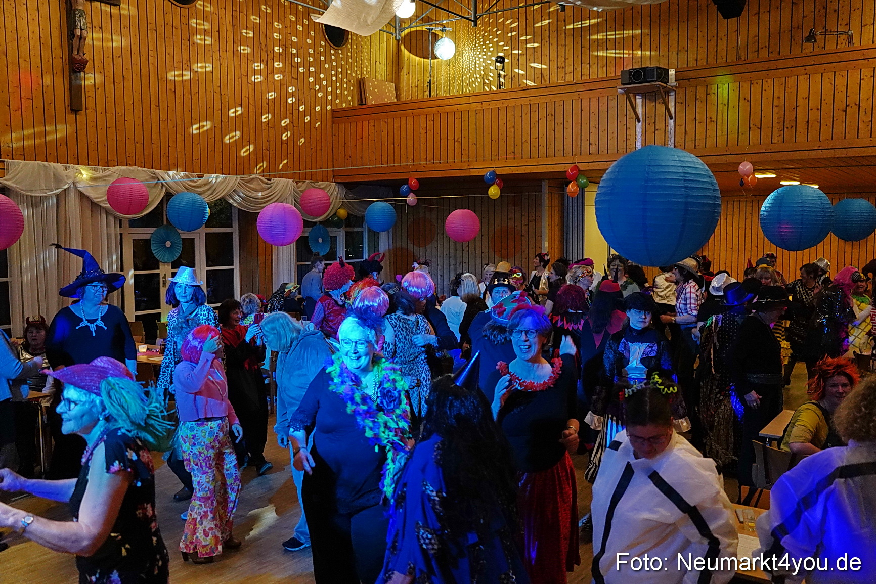 Weiberfasching Neumarkt 2023 0097