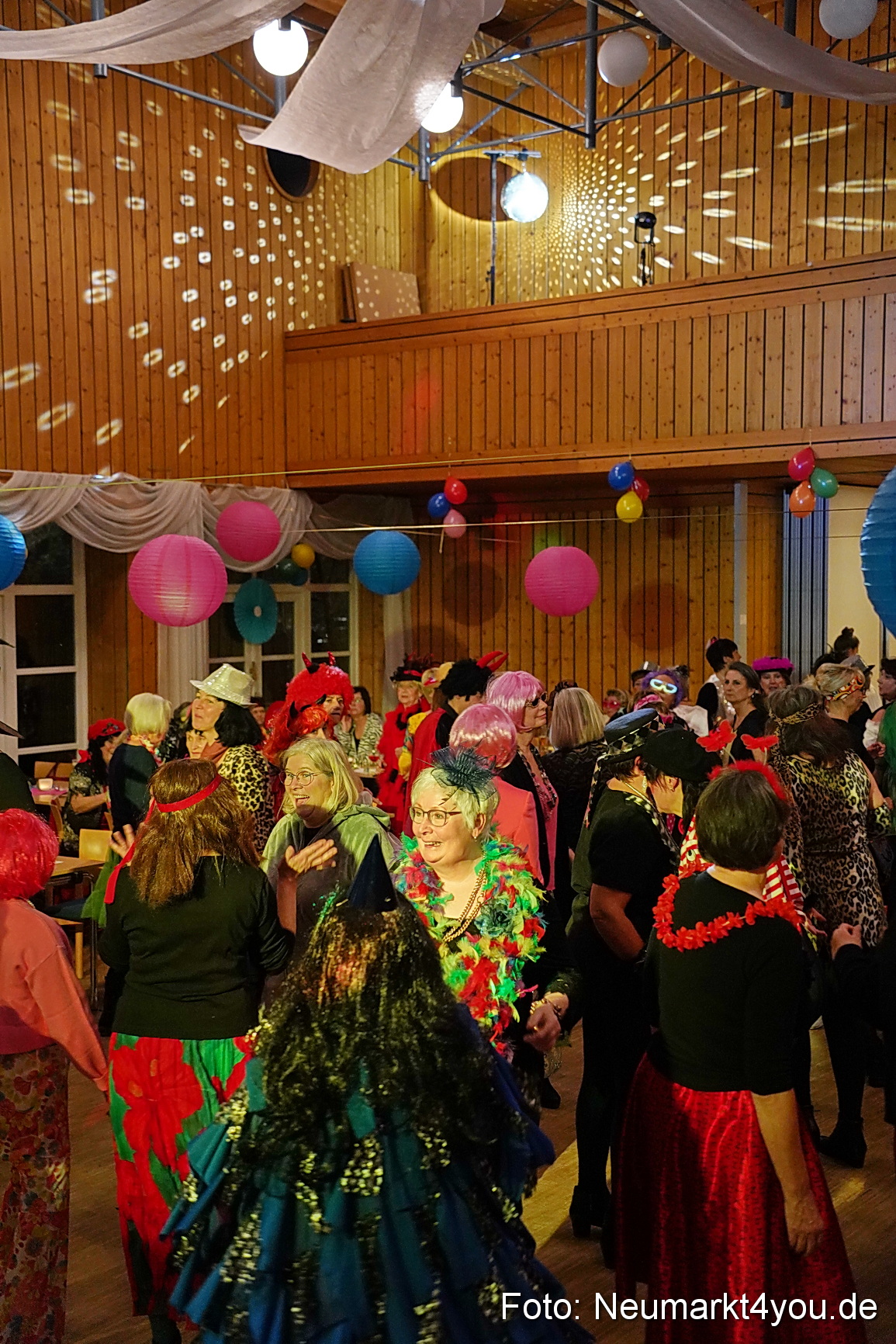 Weiberfasching Neumarkt 2023 0098