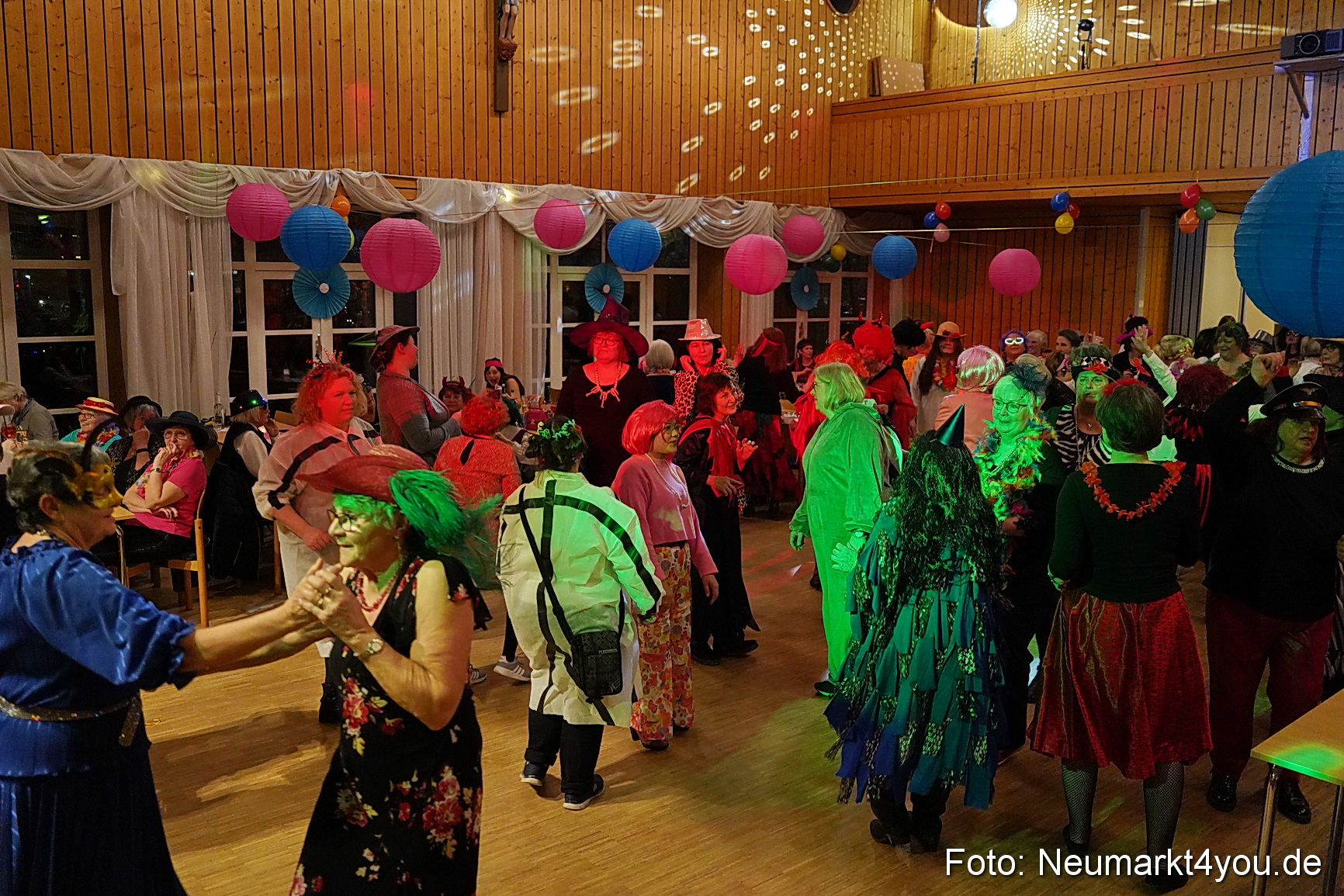 Weiberfasching Neumarkt 2023 0099