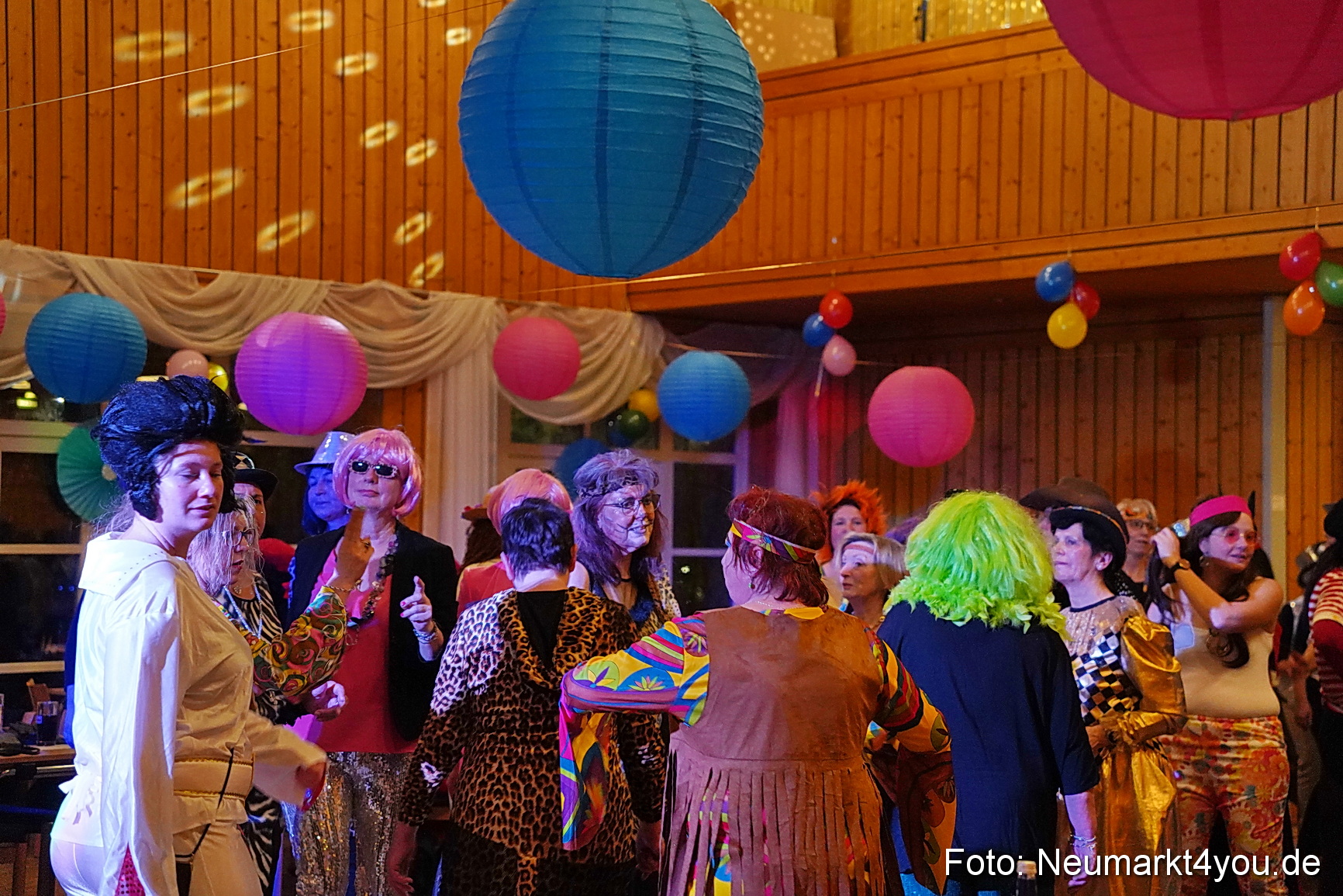 Weiberfasching Neumarkt 2023 0104