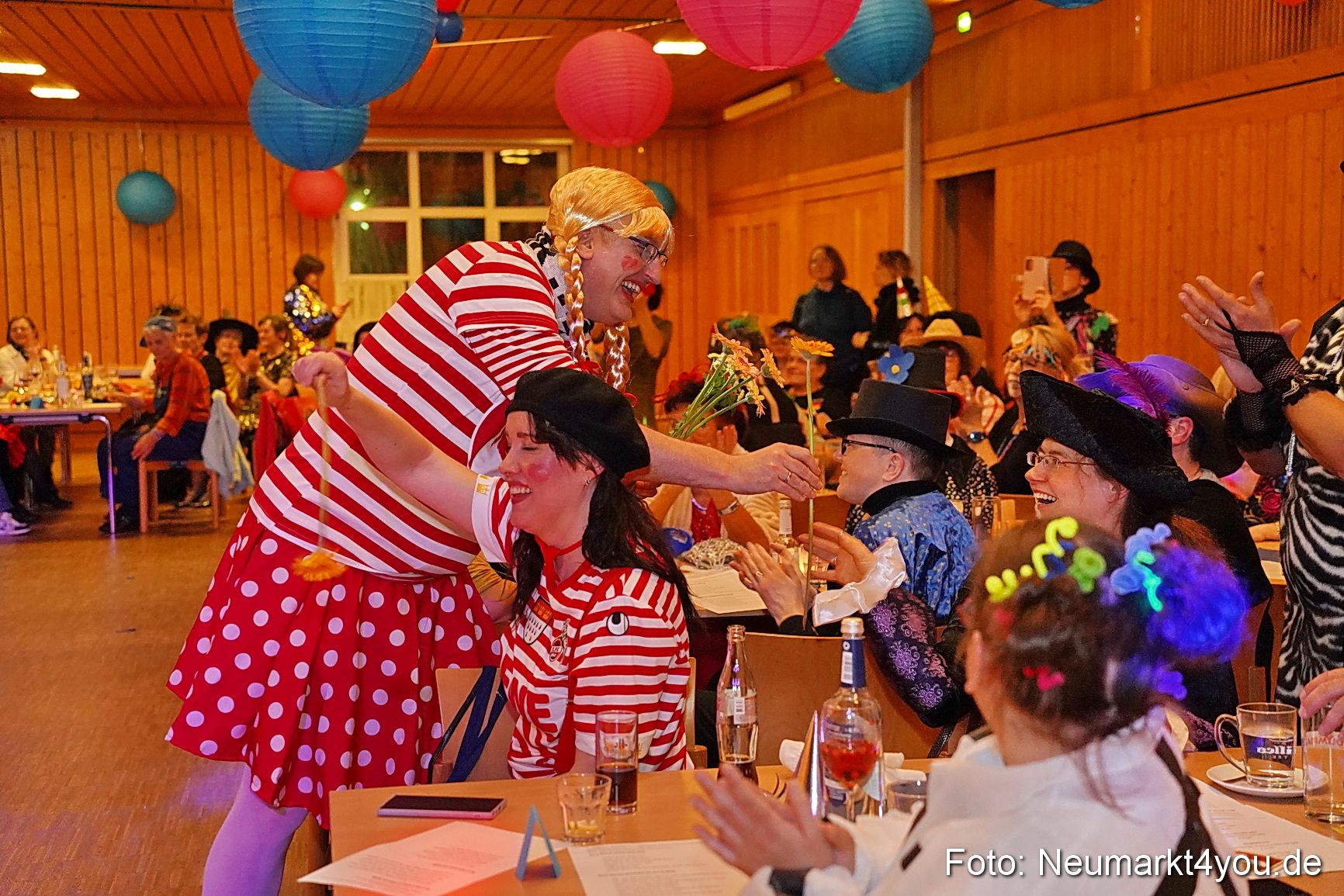 Weiberfasching Neumarkt 2023 0109