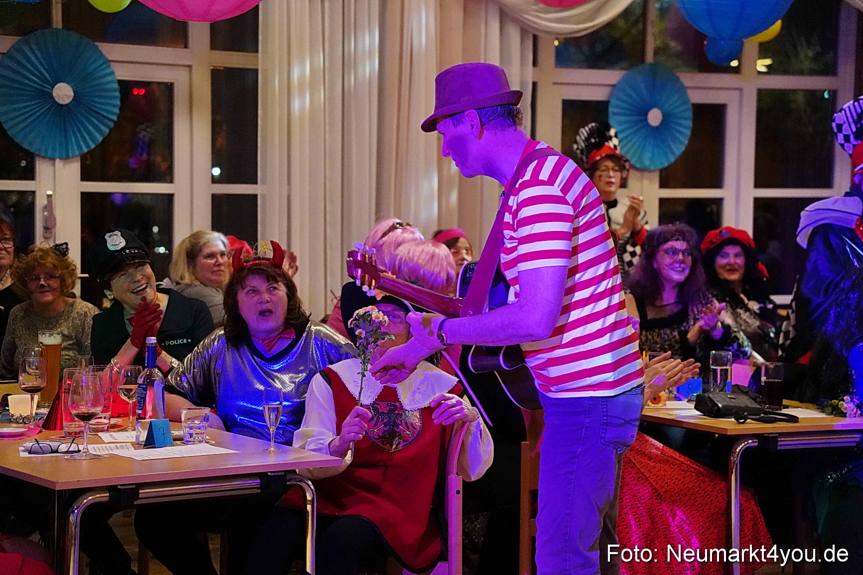 Weiberfasching Neumarkt 2023 0110