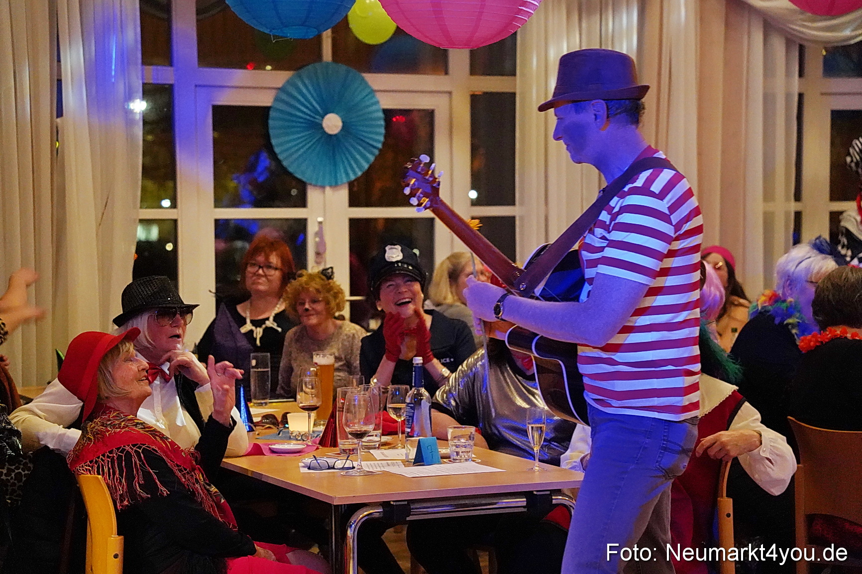 Weiberfasching Neumarkt 2023 0111