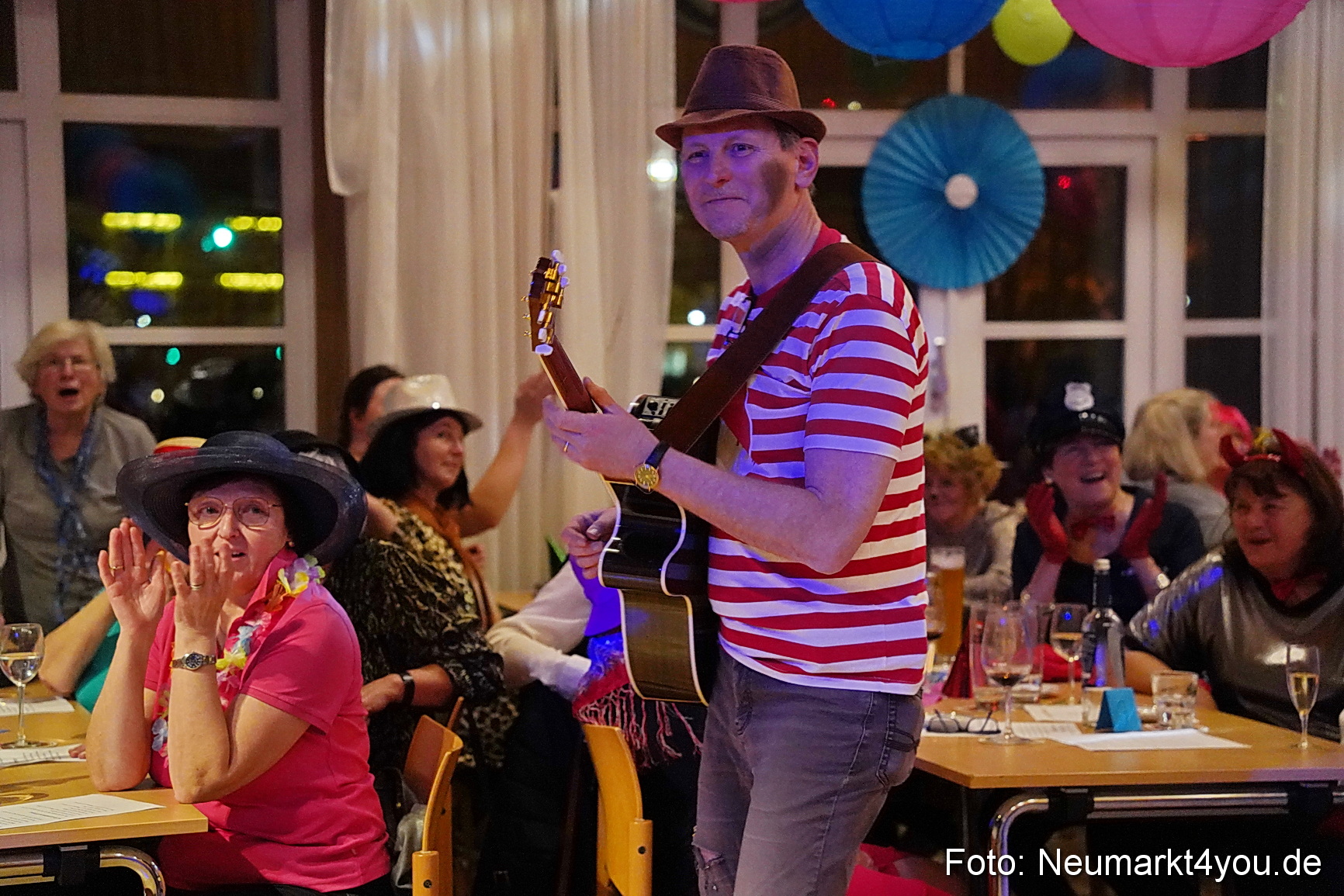Weiberfasching Neumarkt 2023 0112