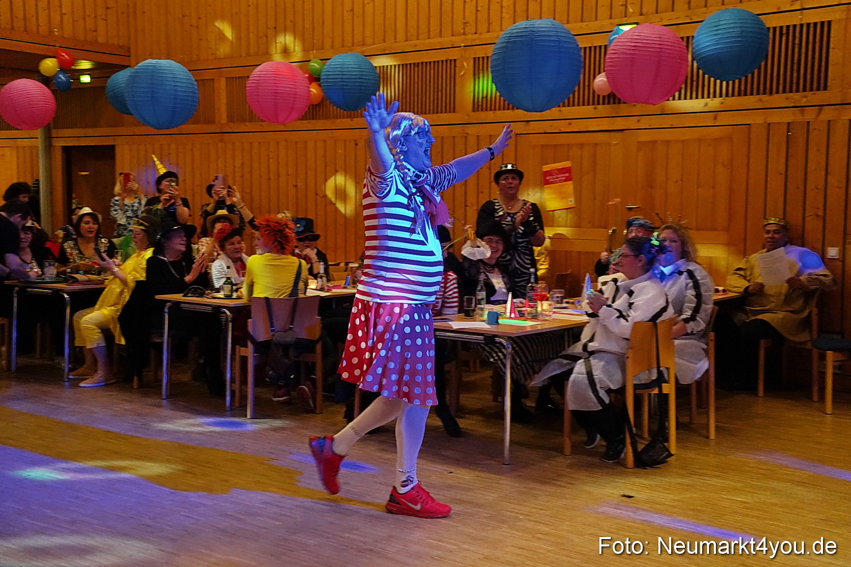 Weiberfasching Neumarkt 2023 0113