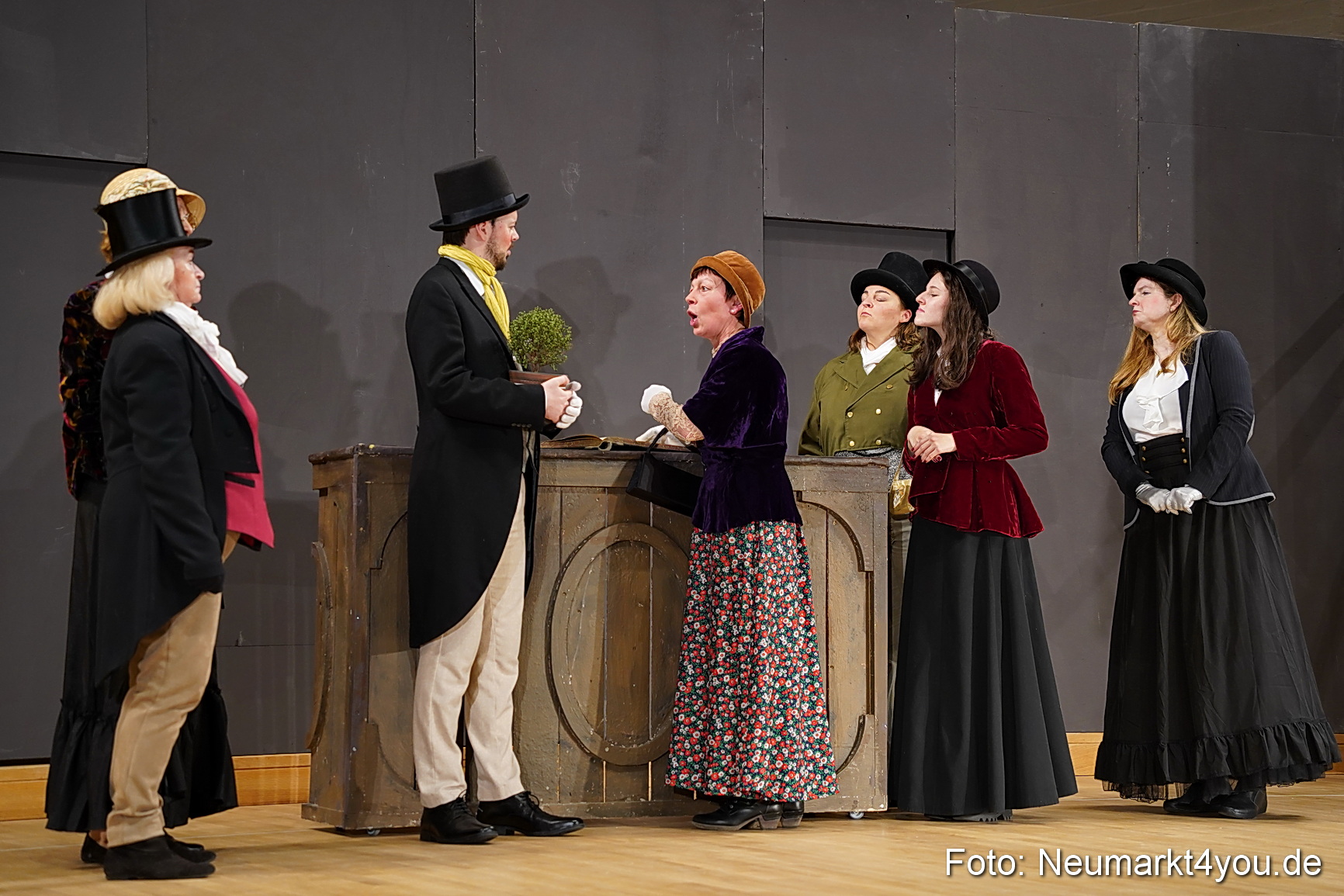 Der Florentinerhut Schloss Spiele Neumarkt 0043