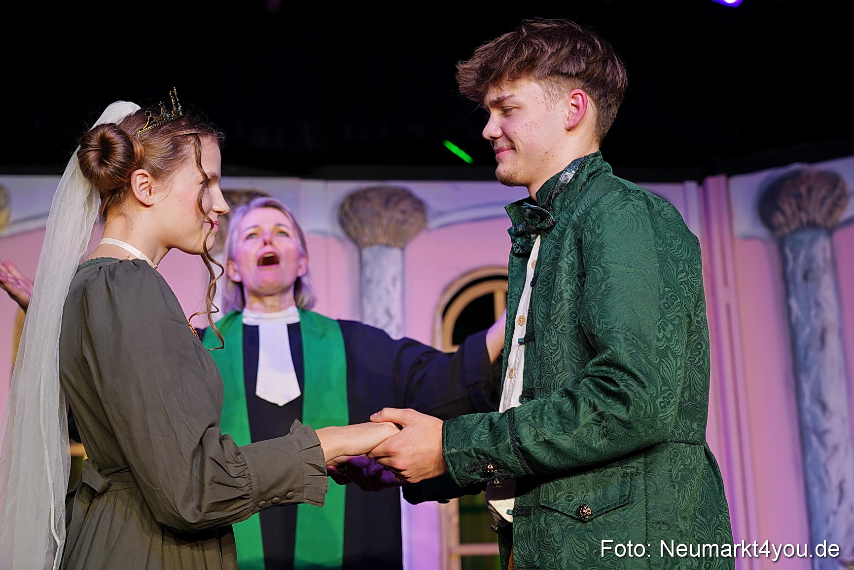 Der Teufel mit den goldenen Haaren 2024 0053