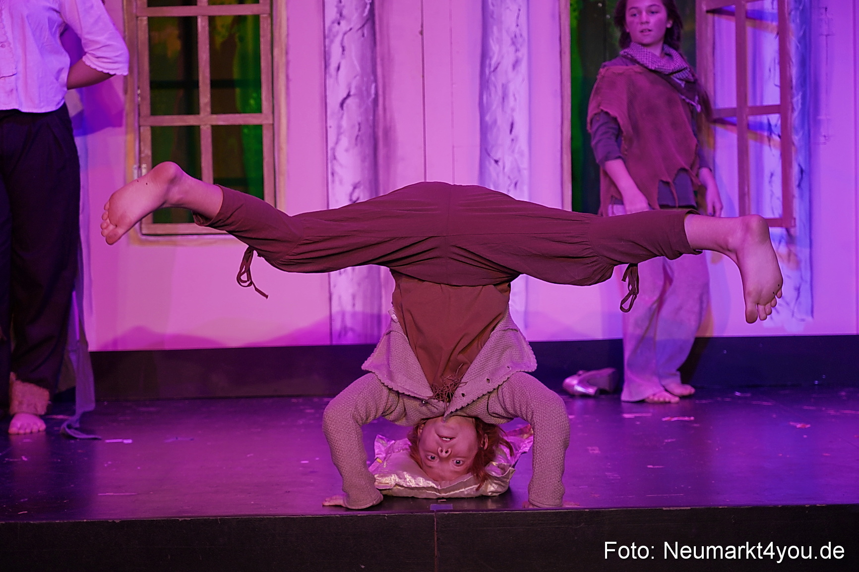 Der Teufel mit den goldenen Haaren 2024 0063