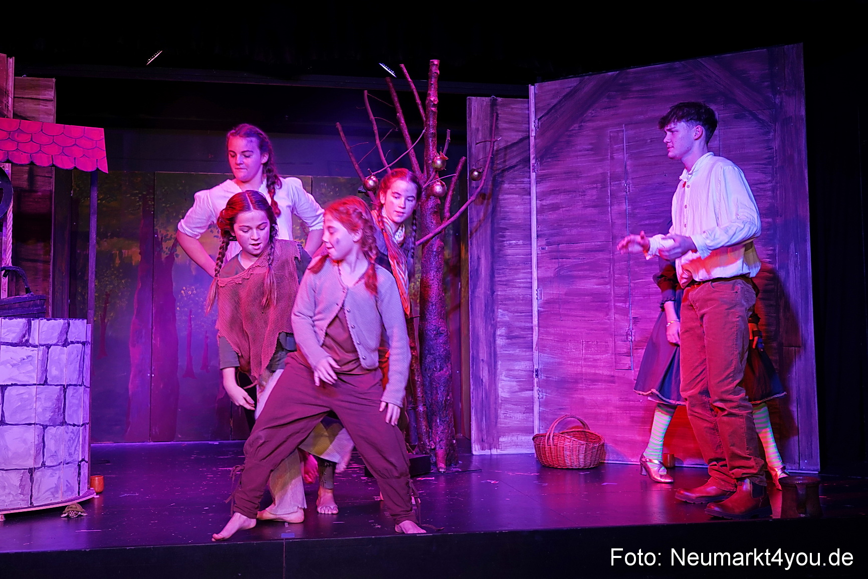 Der Teufel mit den goldenen Haaren 2024 0099