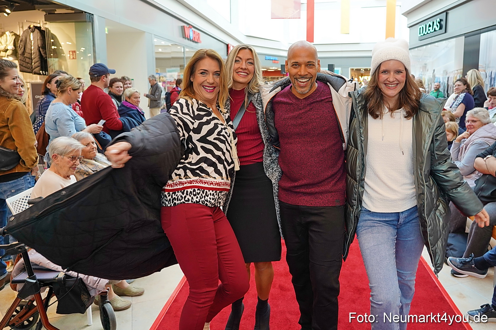 Herbstmodenschau NeuerMarkt 2024 0001