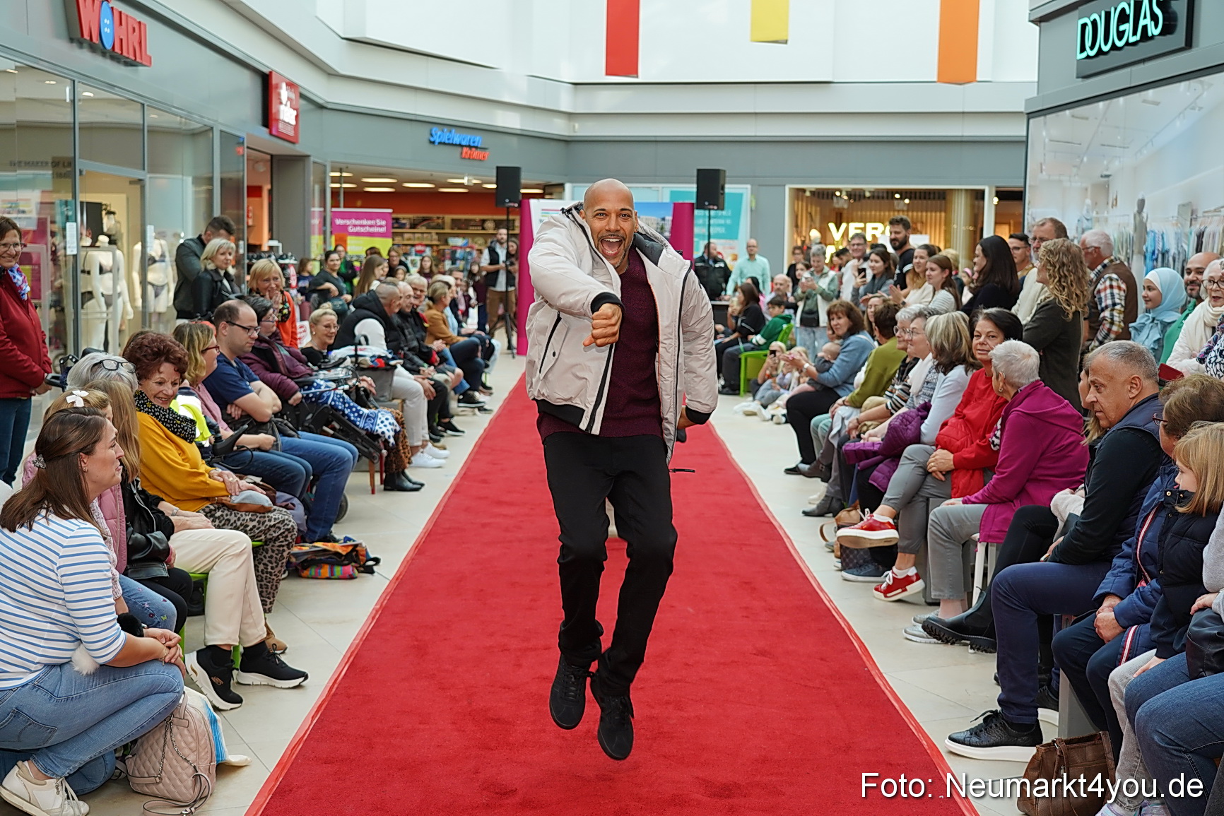 Herbstmodenschau NeuerMarkt 2024 0002