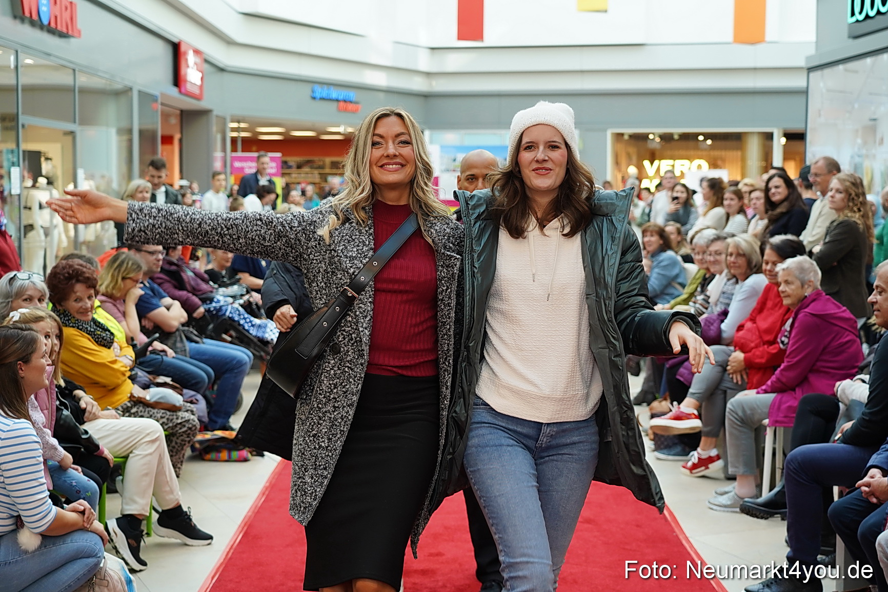 Herbstmodenschau NeuerMarkt 2024 0003