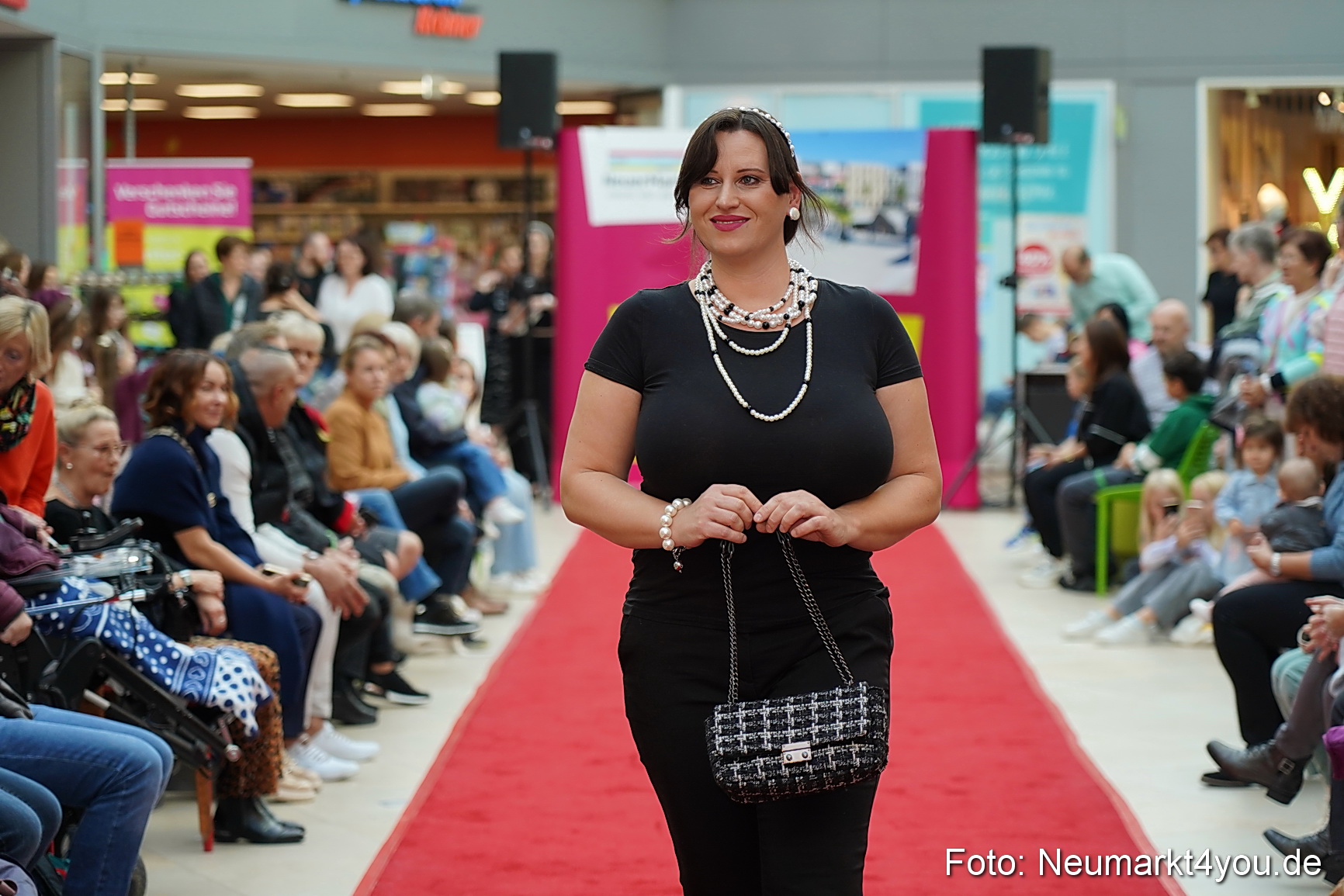 Herbstmodenschau NeuerMarkt 2024 0007