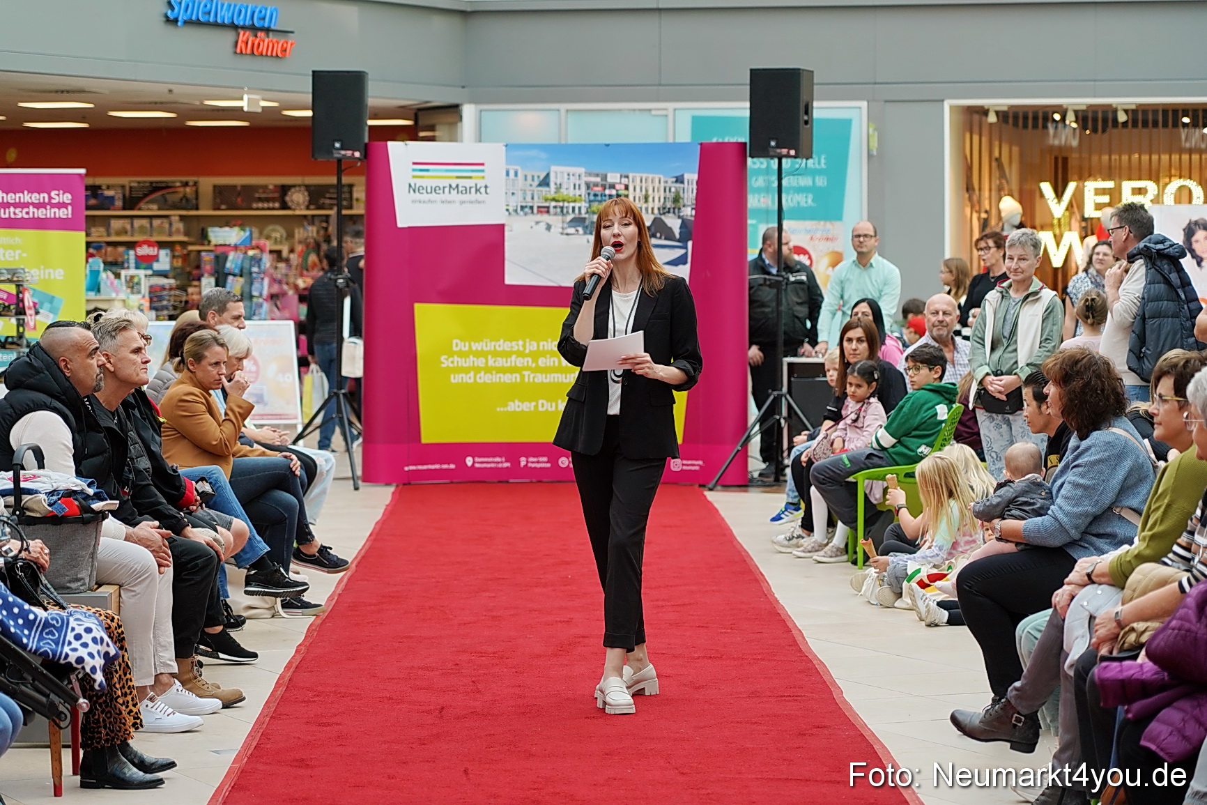 Herbstmodenschau NeuerMarkt 2024 0008