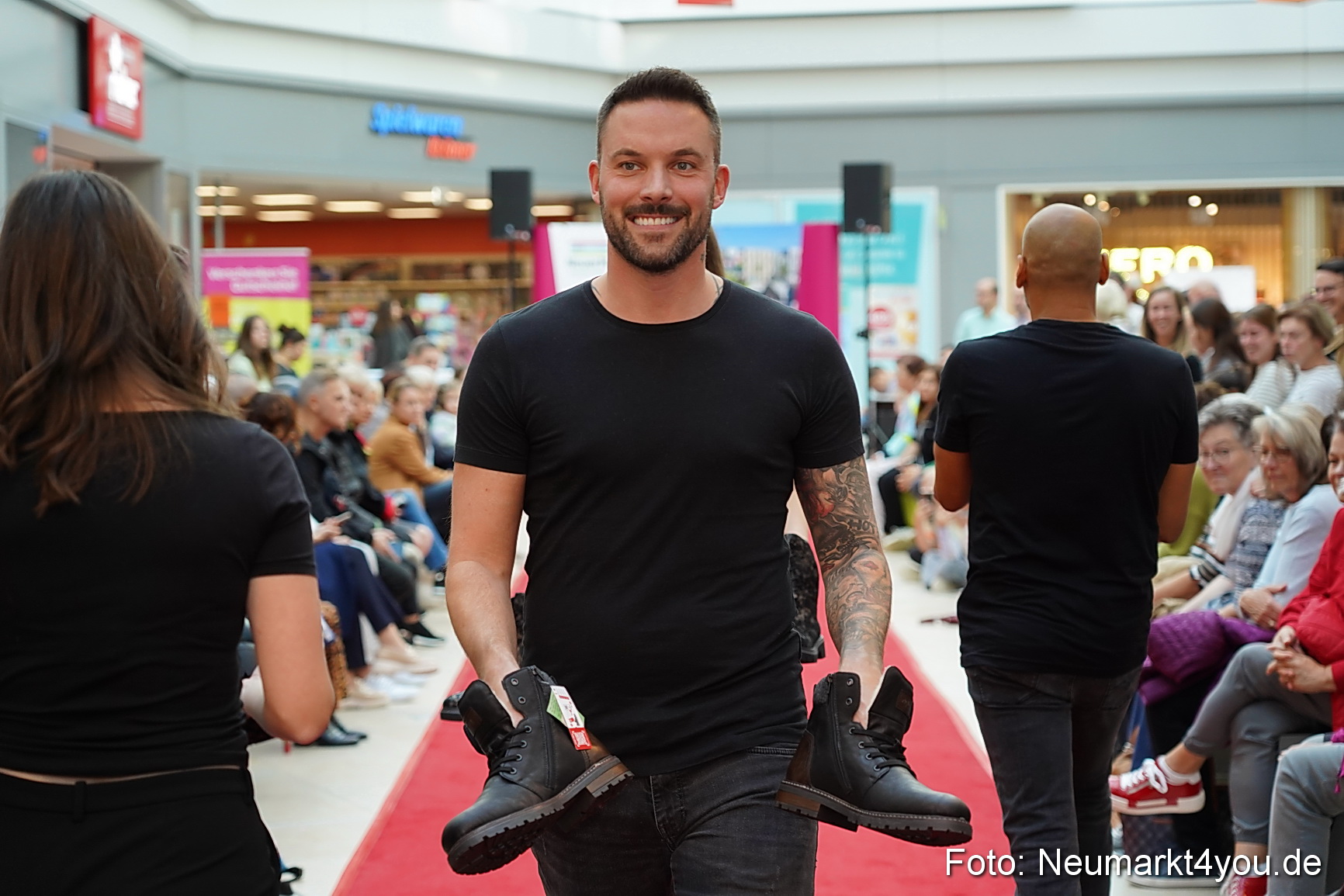 Herbstmodenschau NeuerMarkt 2024 0020