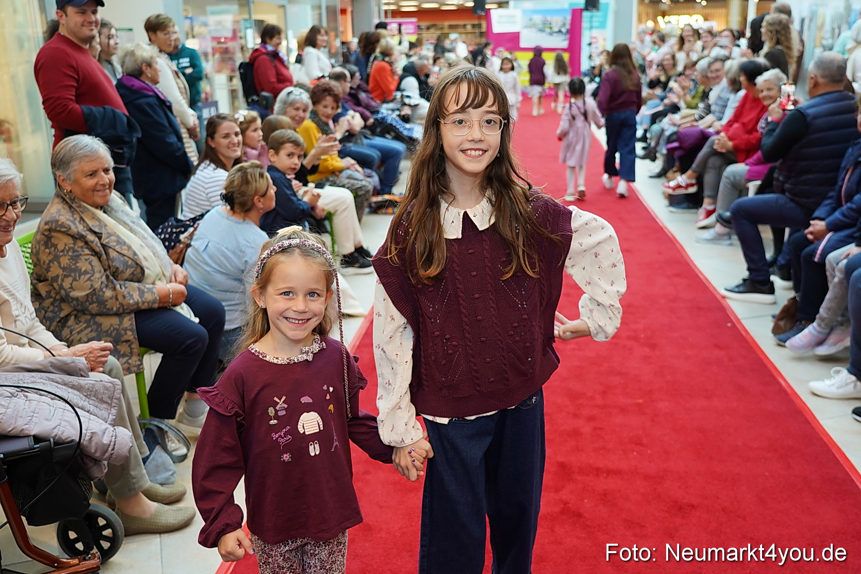 Herbstmodenschau NeuerMarkt 2024 0023