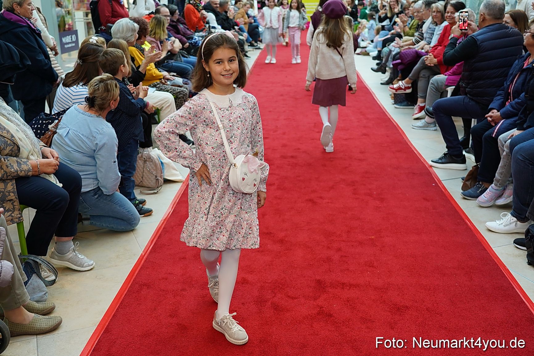 Herbstmodenschau NeuerMarkt 2024 0025