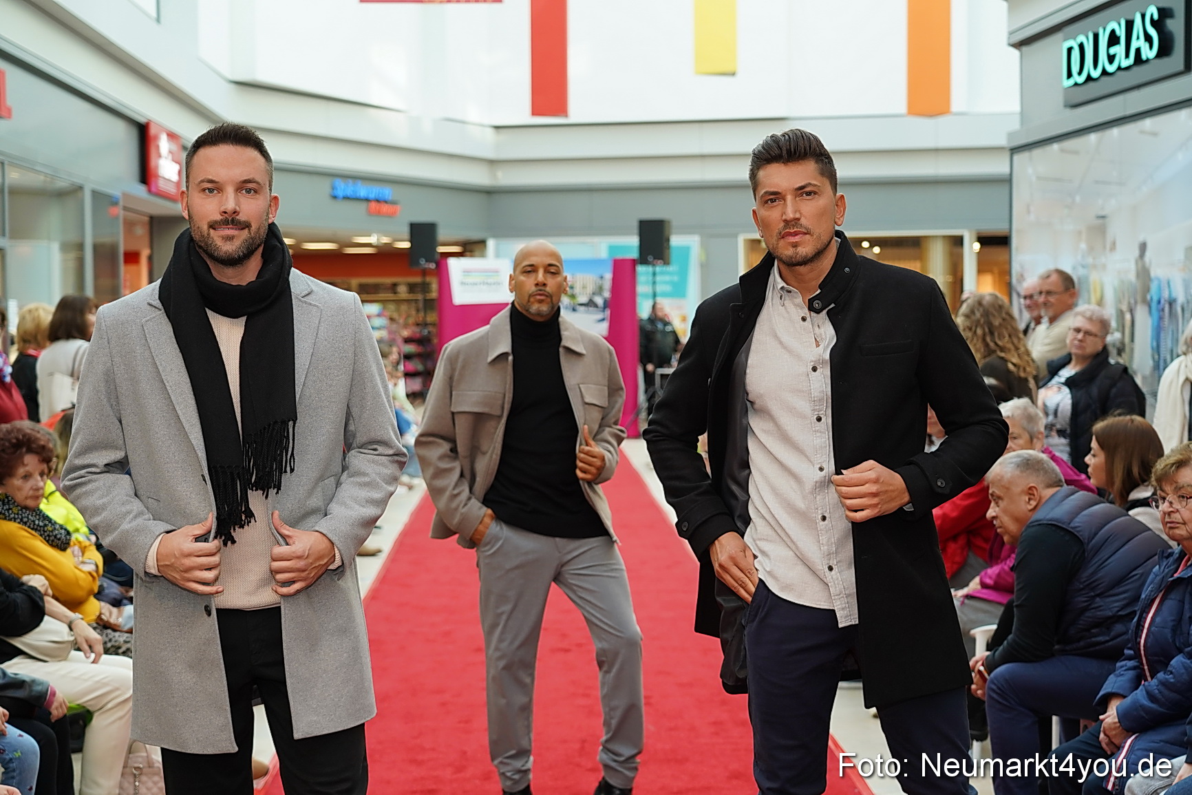 Herbstmodenschau NeuerMarkt 2024 0028