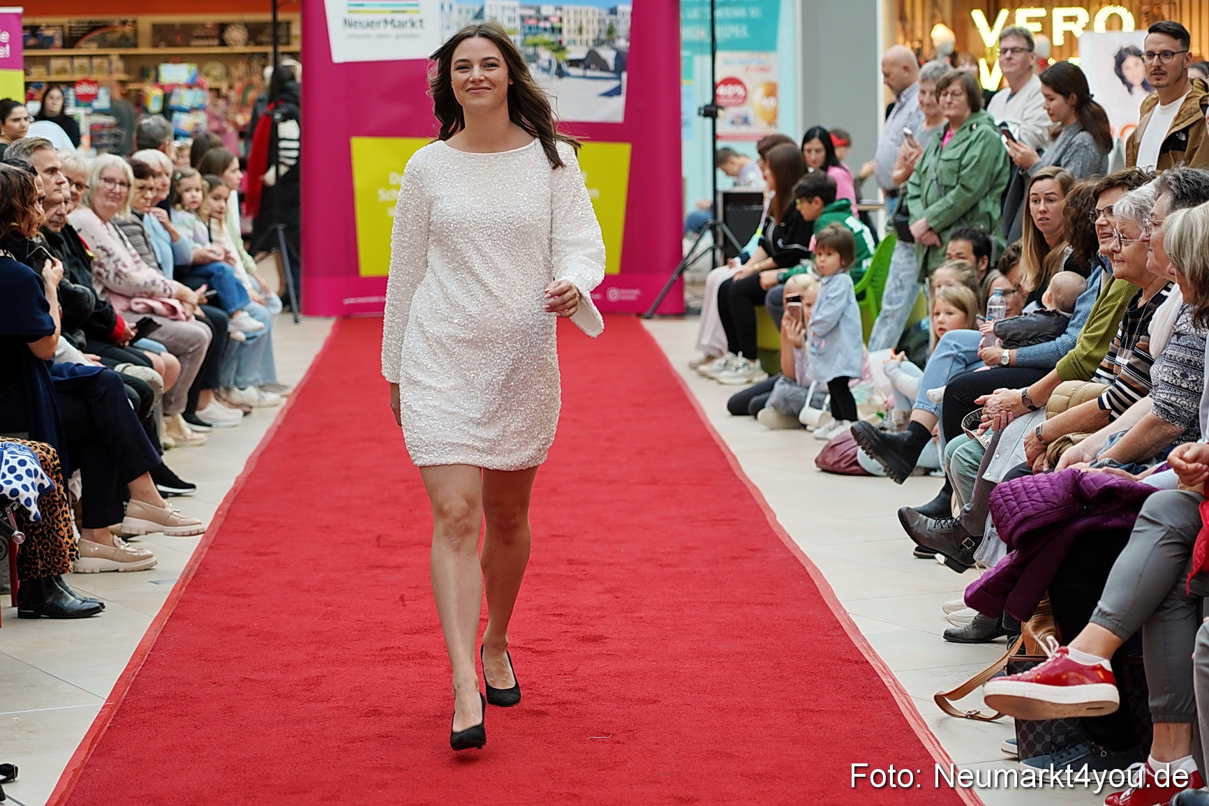 Herbstmodenschau NeuerMarkt 2024 0037