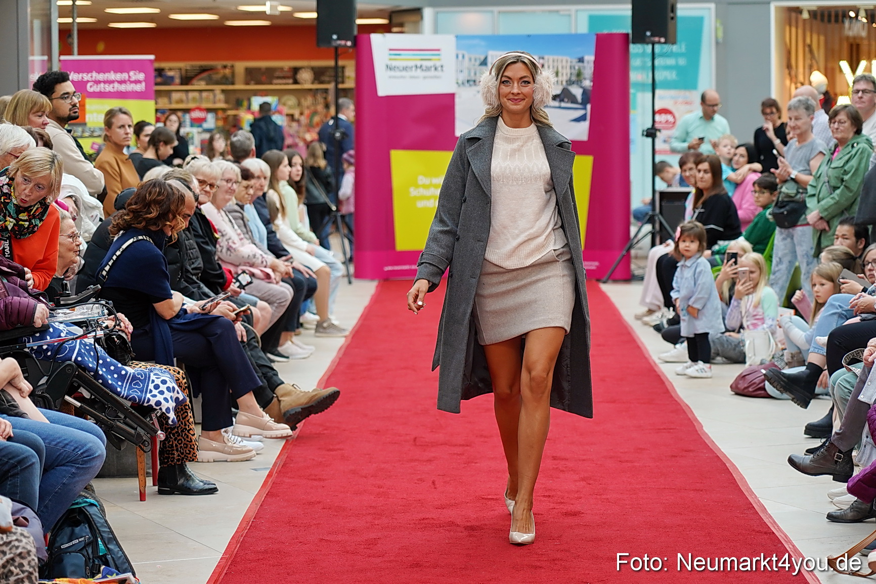 Herbstmodenschau NeuerMarkt 2024 0040