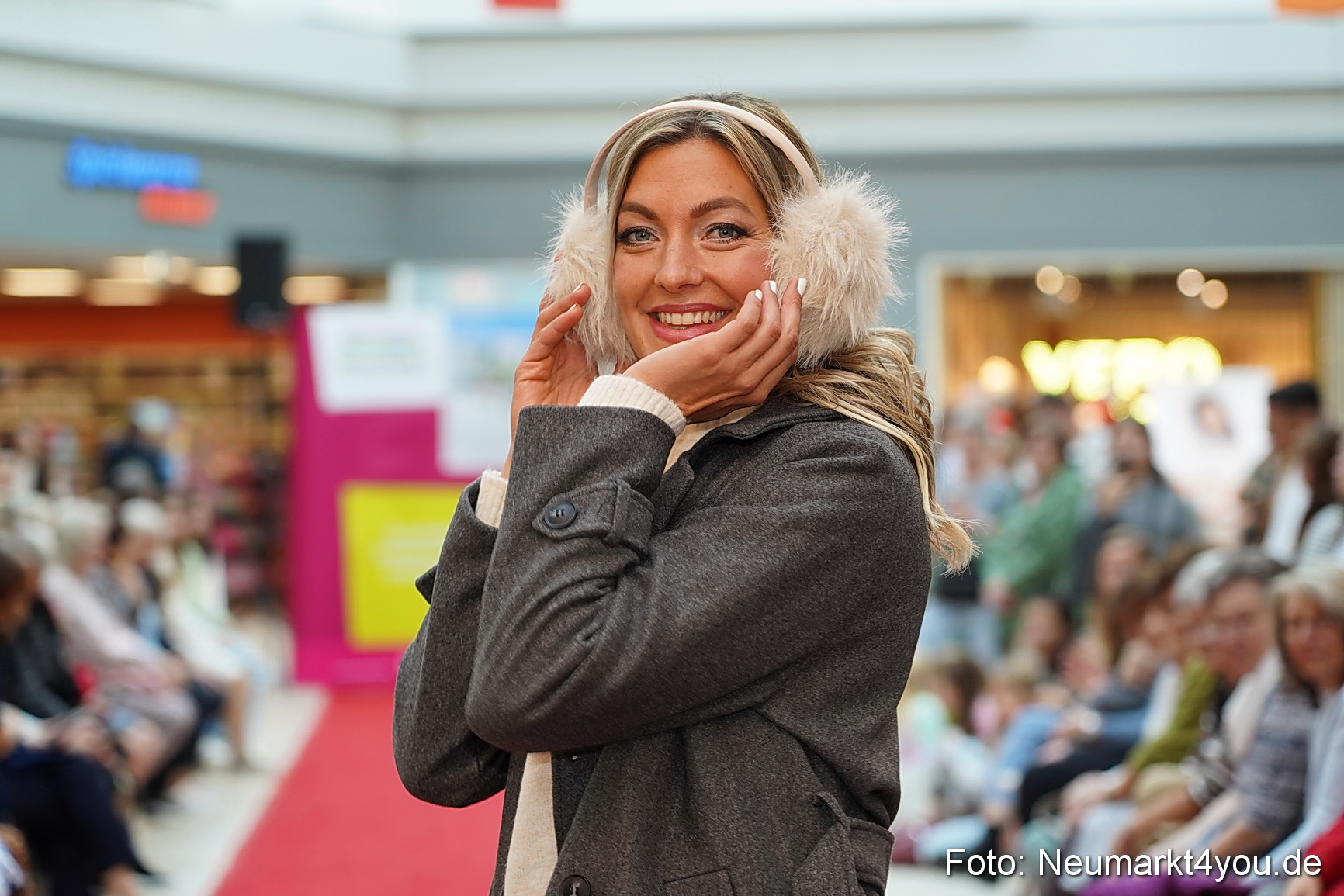 Herbstmodenschau NeuerMarkt 2024 0041