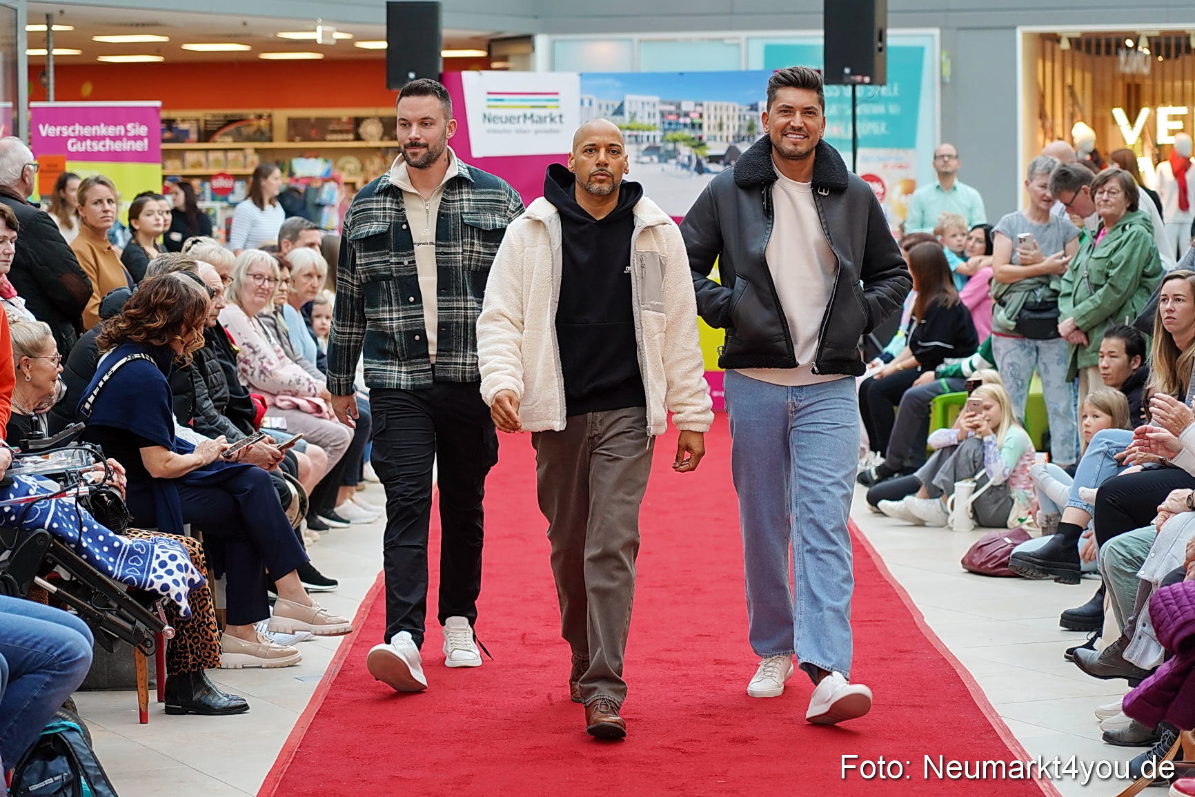 Herbstmodenschau NeuerMarkt 2024 0042