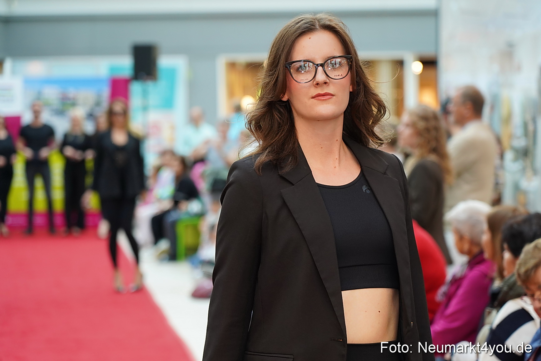 Herbstmodenschau NeuerMarkt 2024 0045