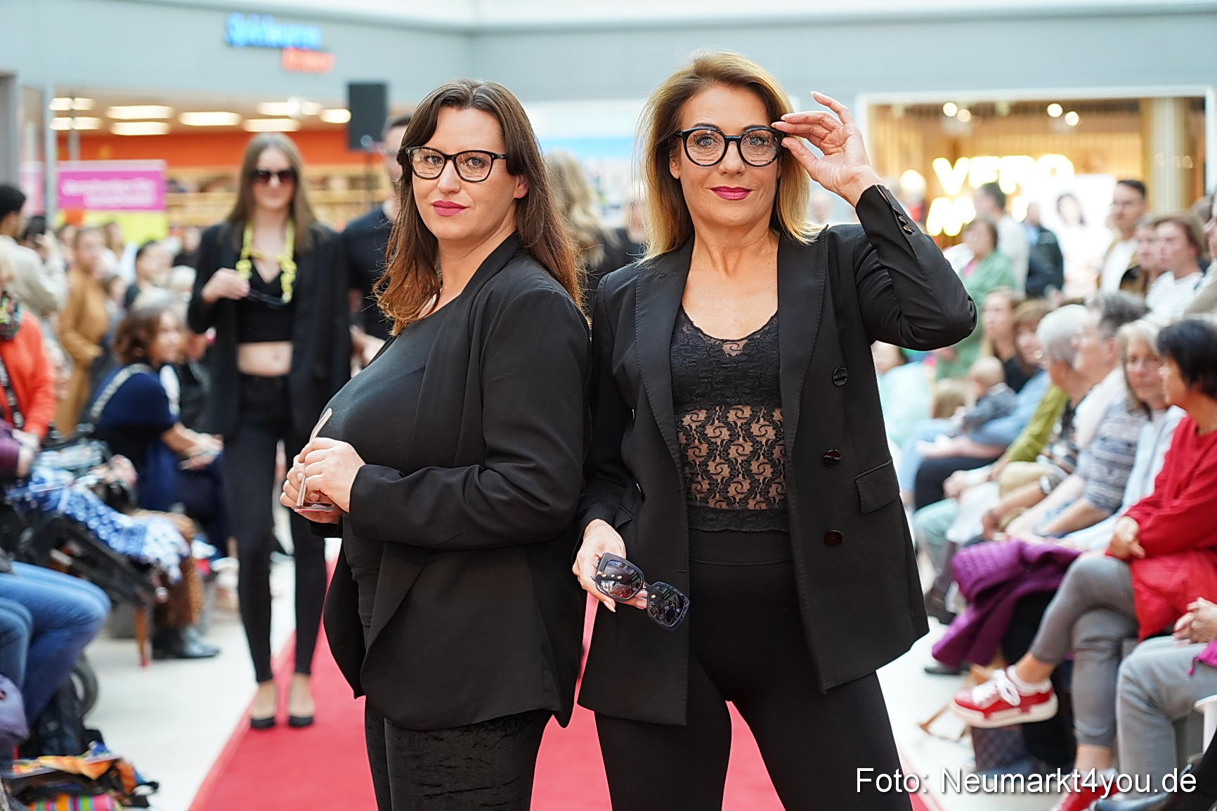 Herbstmodenschau NeuerMarkt 2024 0050