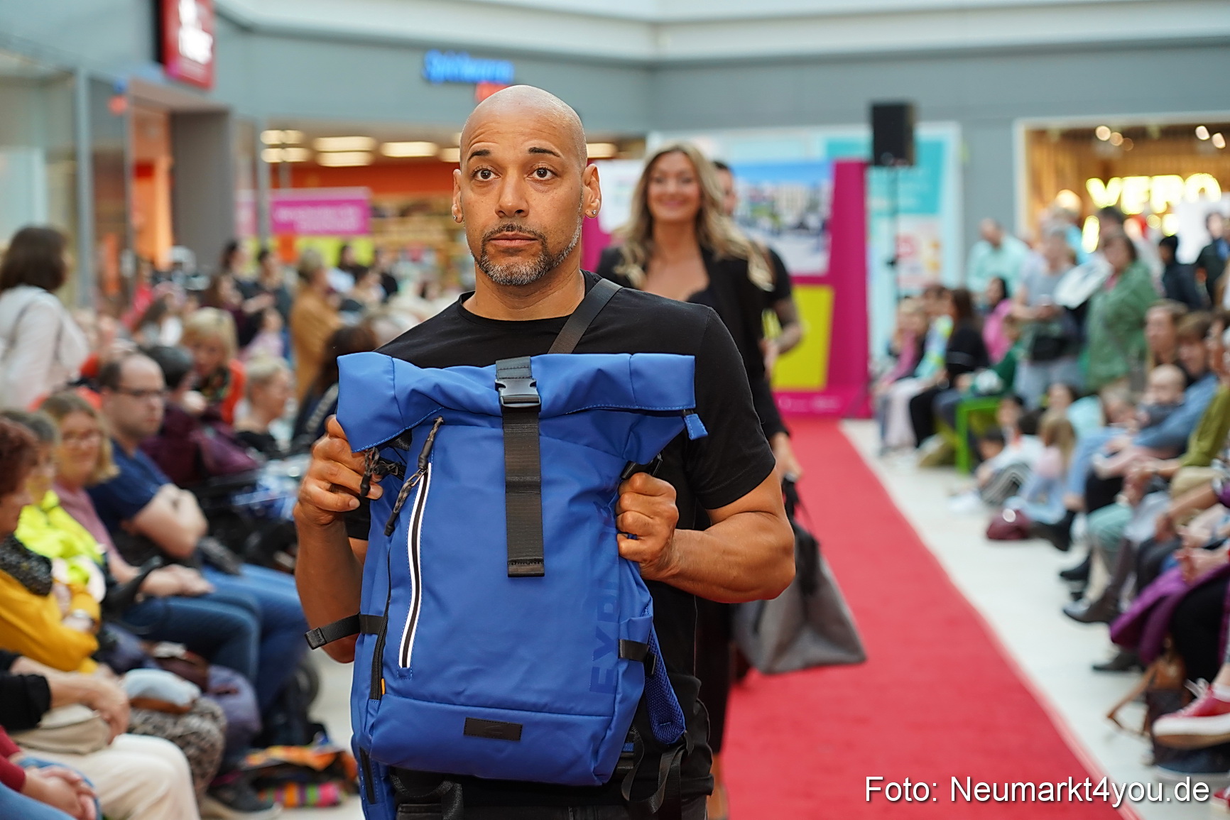 Herbstmodenschau NeuerMarkt 2024 0059