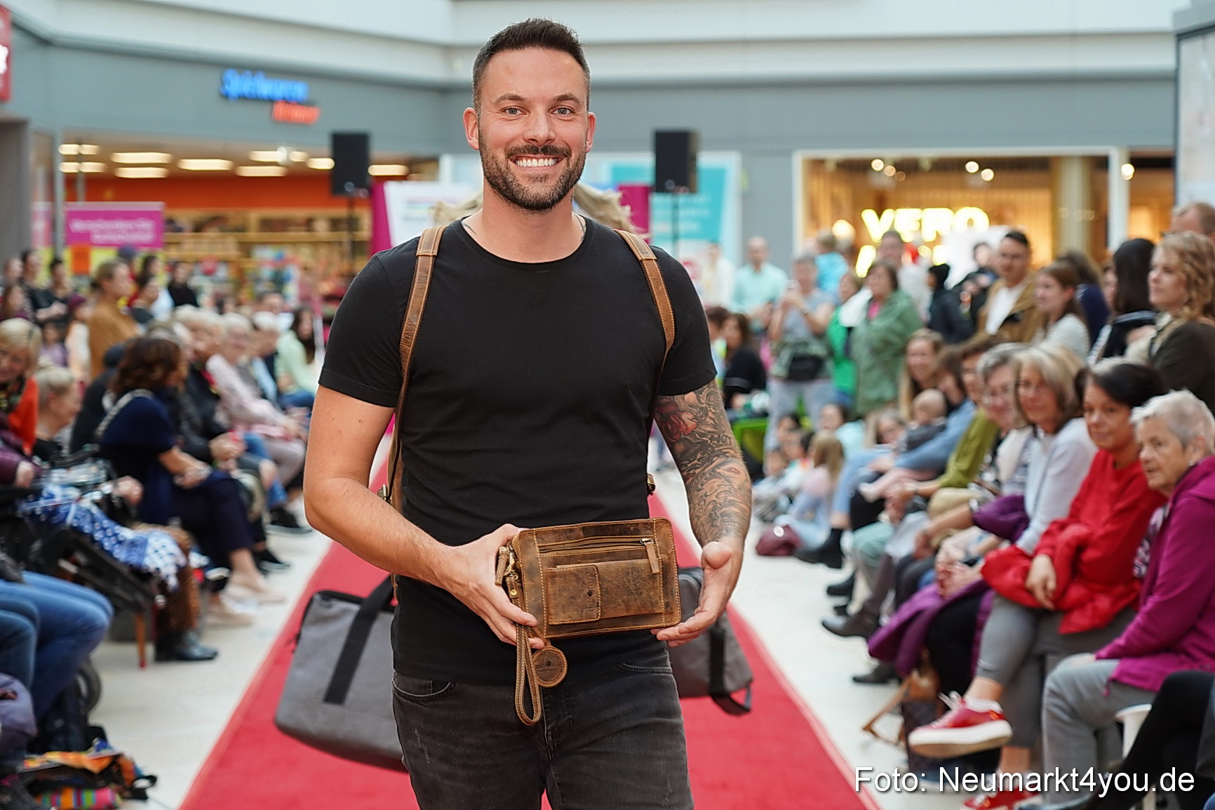 Herbstmodenschau NeuerMarkt 2024 0061