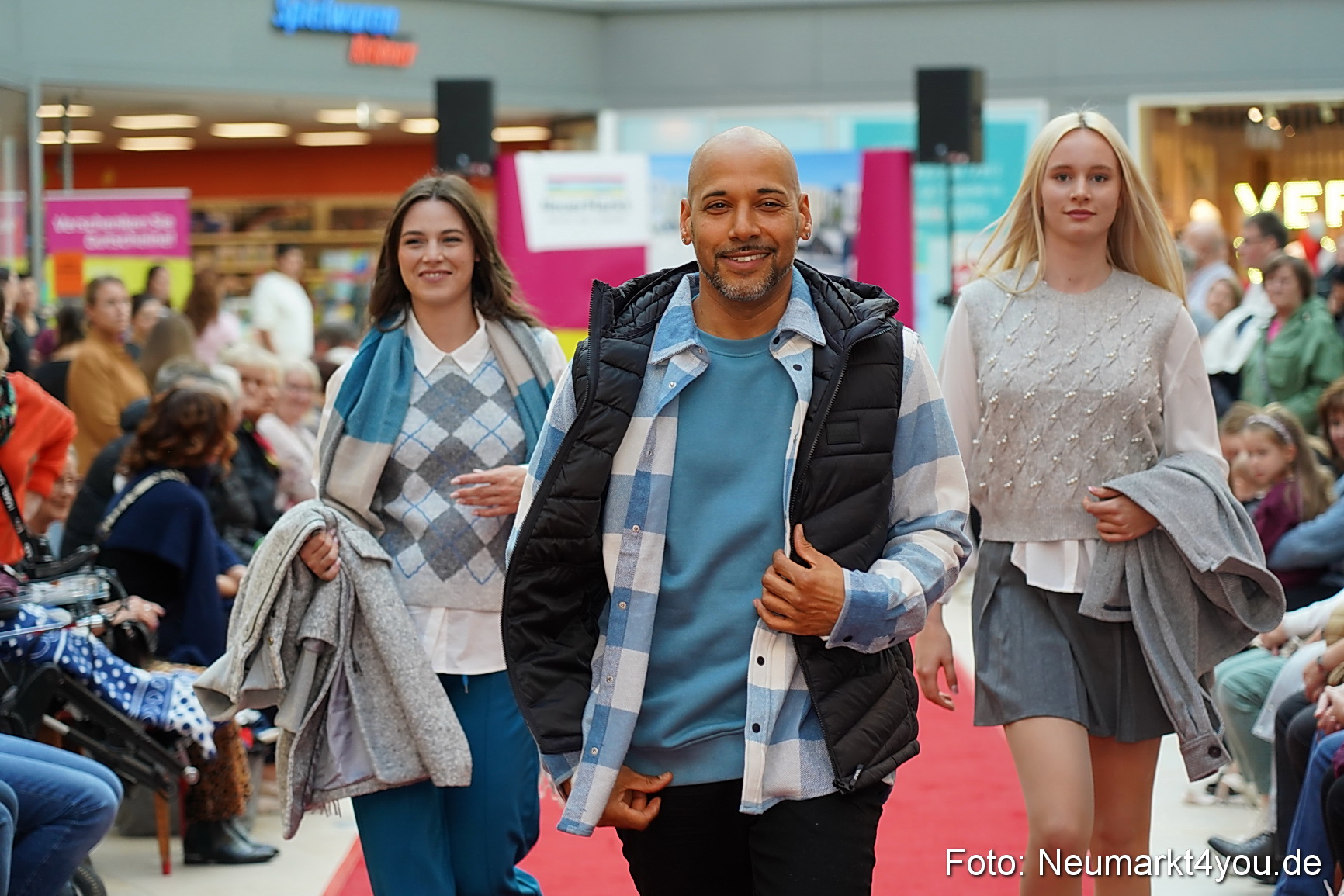 Herbstmodenschau NeuerMarkt 2024 0069