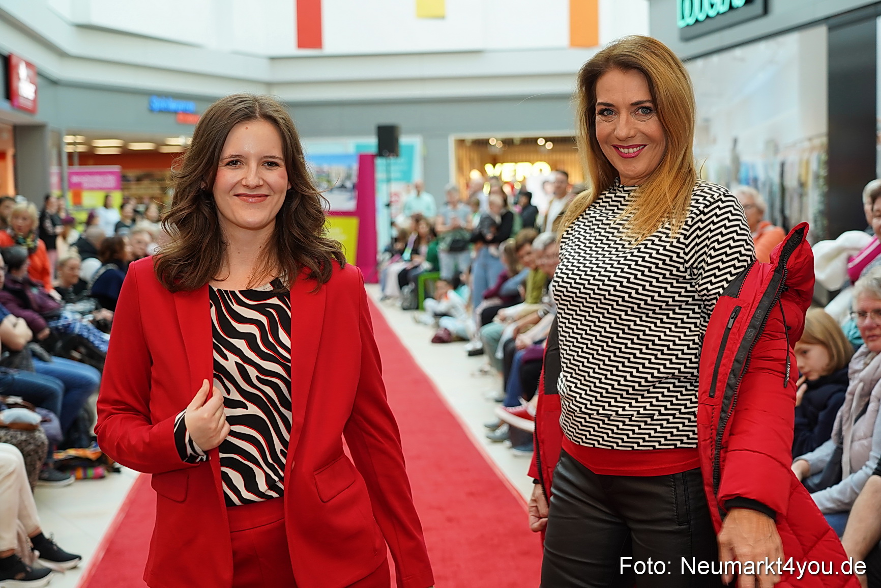 Herbstmodenschau NeuerMarkt 2024 0071