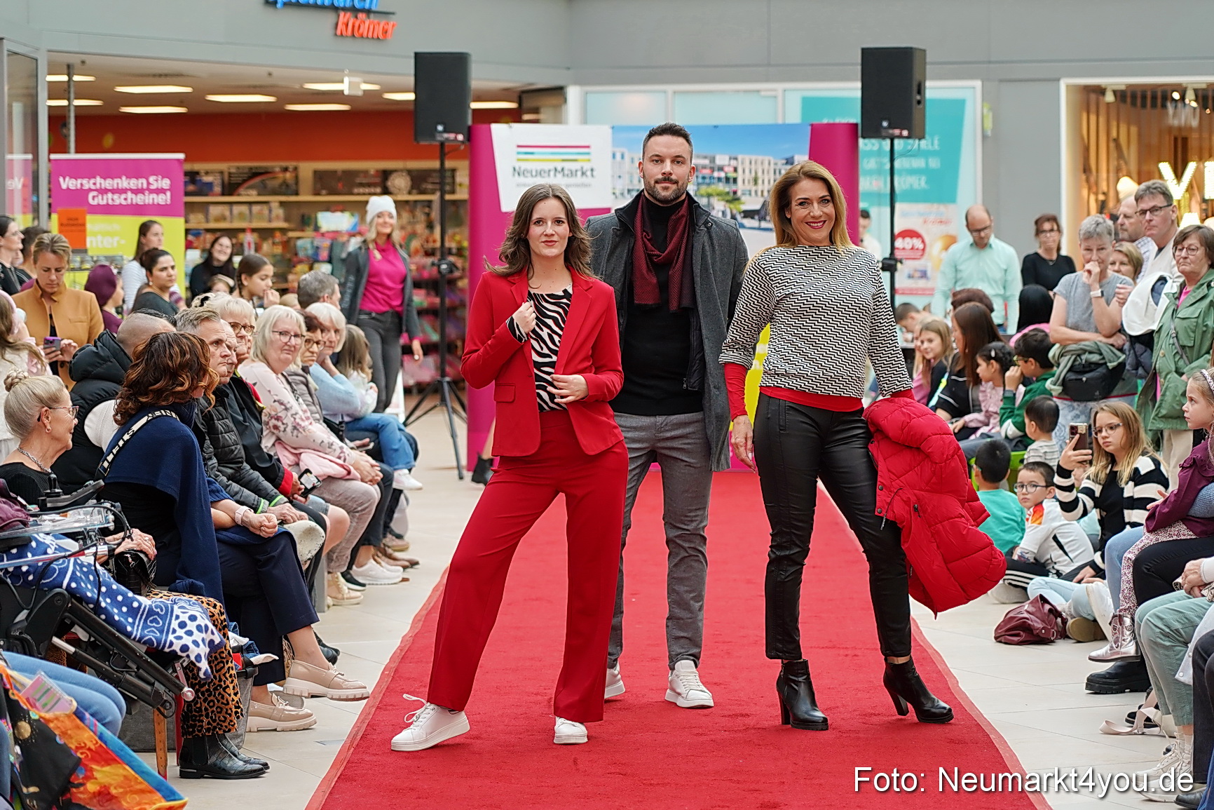 Herbstmodenschau NeuerMarkt 2024 0073