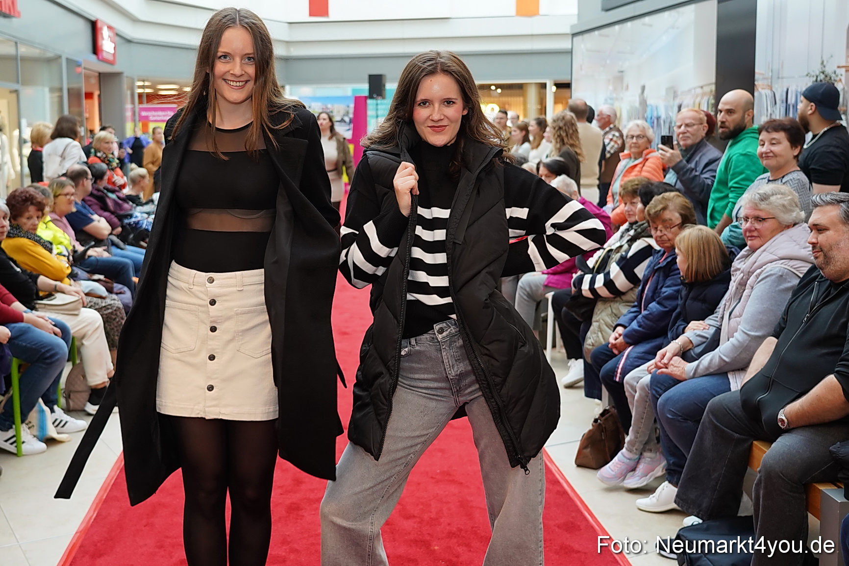Herbstmodenschau NeuerMarkt 2024 0090